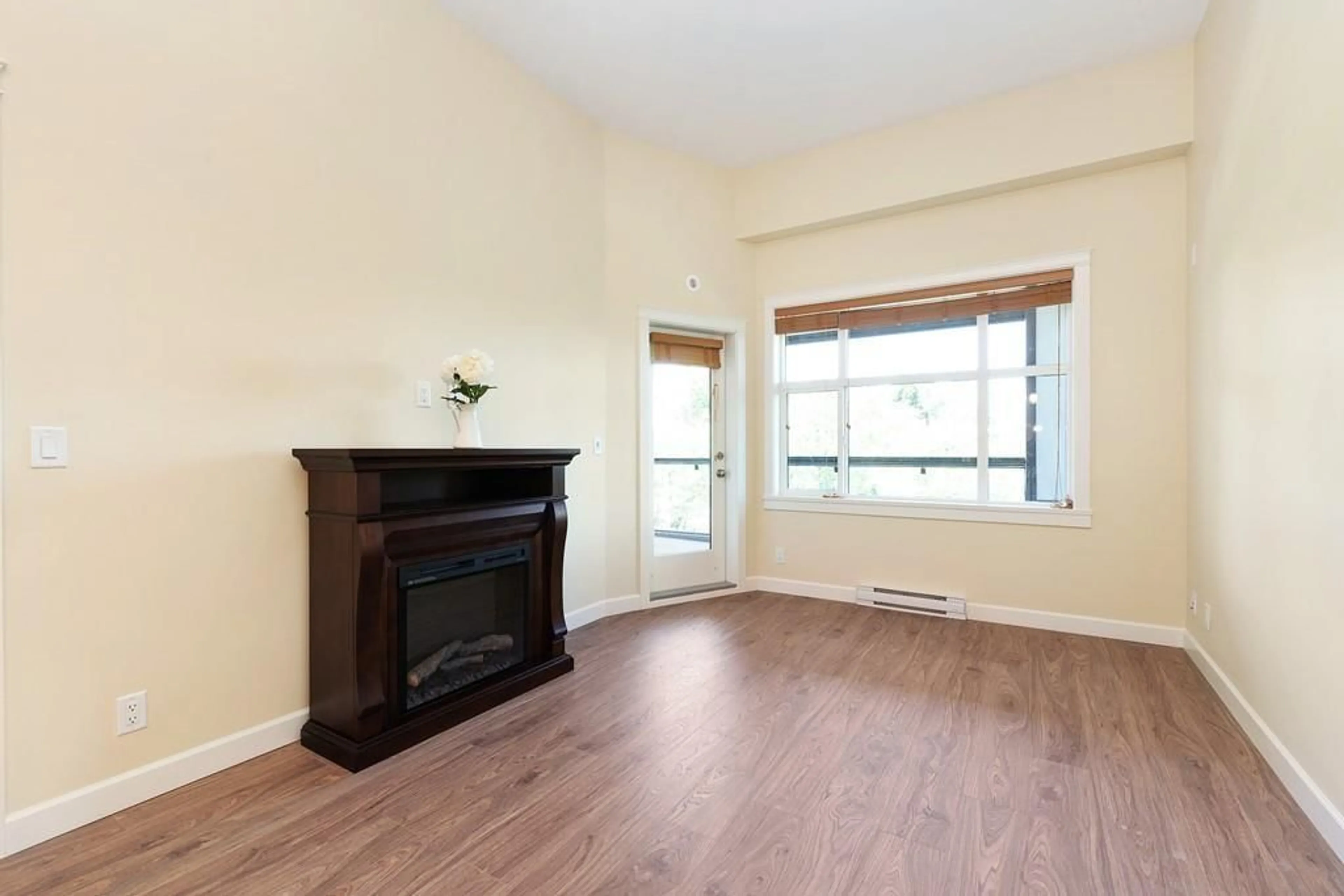 A pic of a room, wood floors for 612 8558 202B STREET, Langley British Columbia V2Y3L4