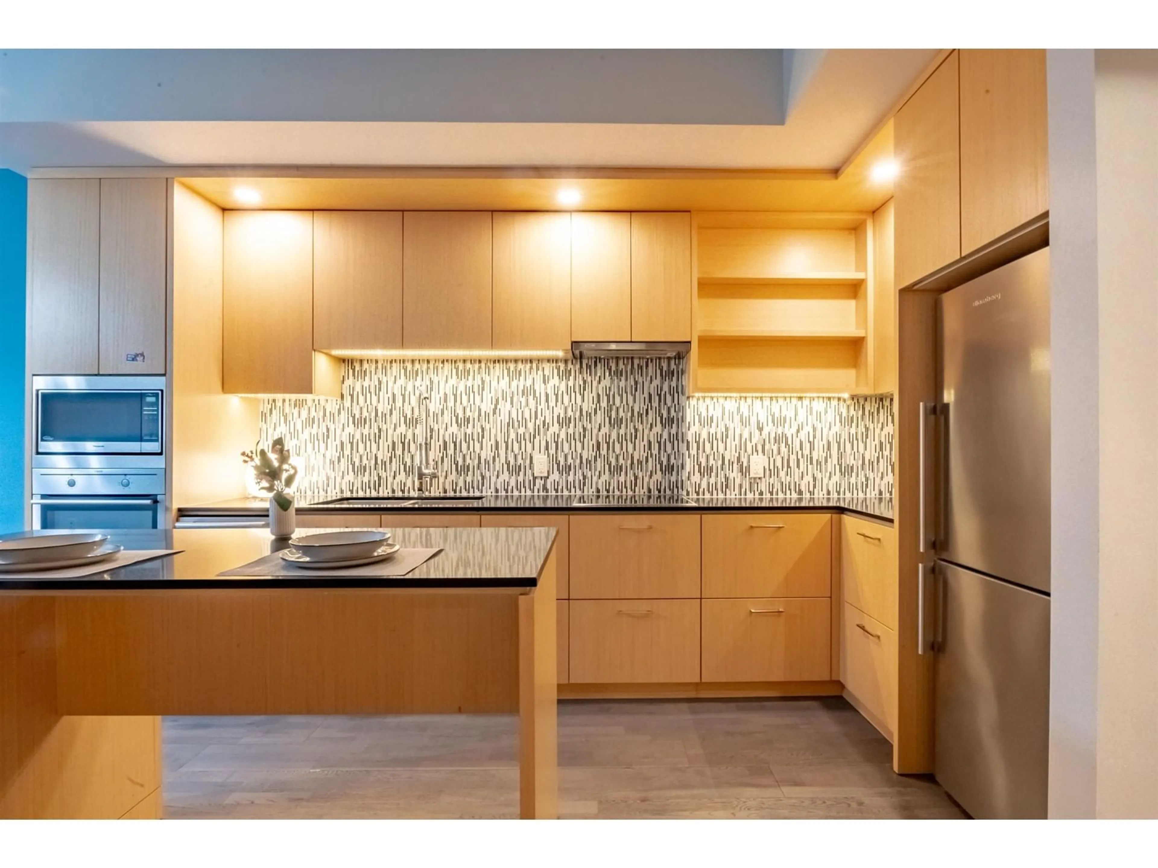 Standard kitchen, unknown for 2904 13495 CENTRAL AVENUE, Surrey British Columbia V3T0K2