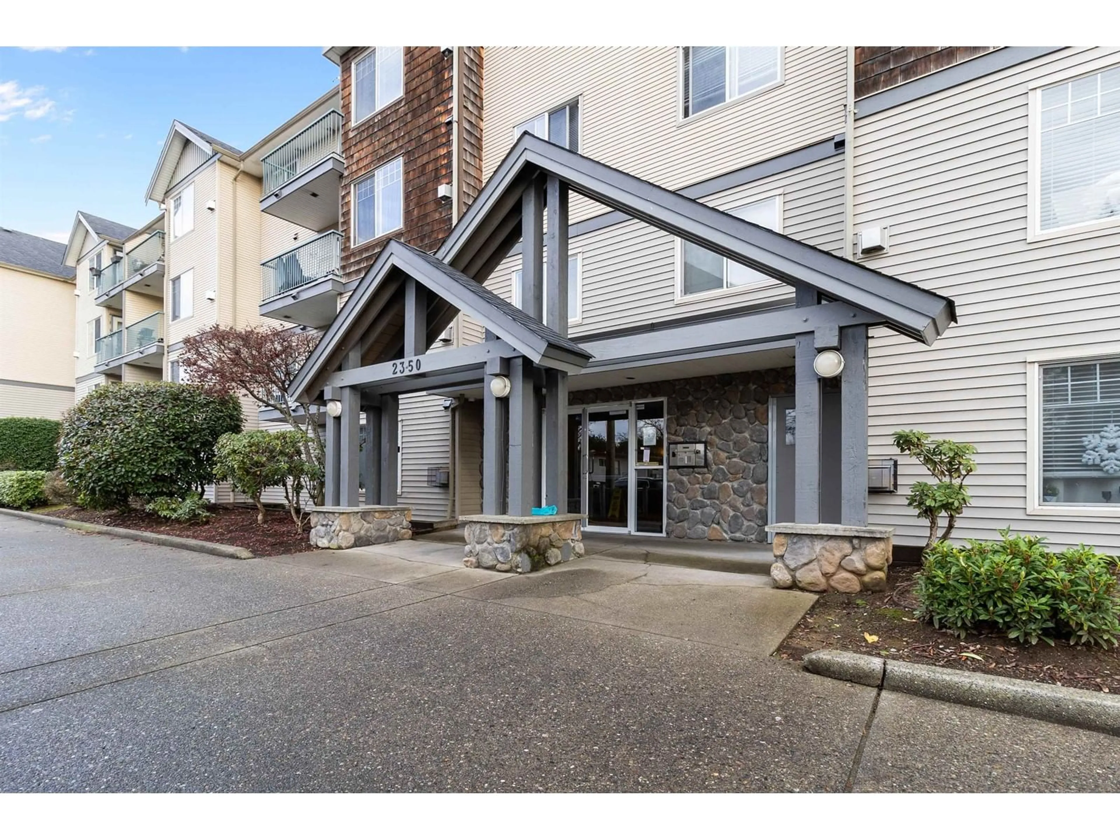 Indoor foyer for 403 2350 WESTERLY STREET, Abbotsford British Columbia V2T6T7