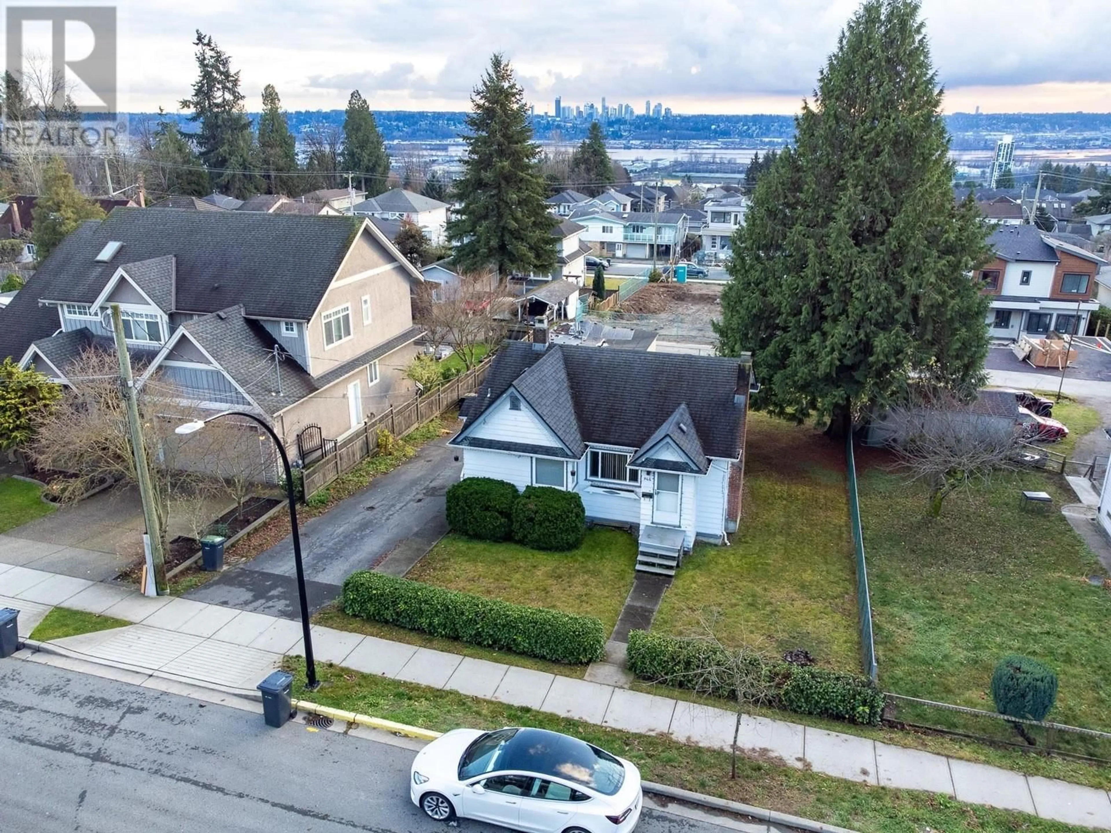 A pic from outside/outdoor area/front of a property/back of a property/a pic from drone, water/lake/river/ocean view for 944 CHARLAND AVENUE, Coquitlam British Columbia V3K3K6