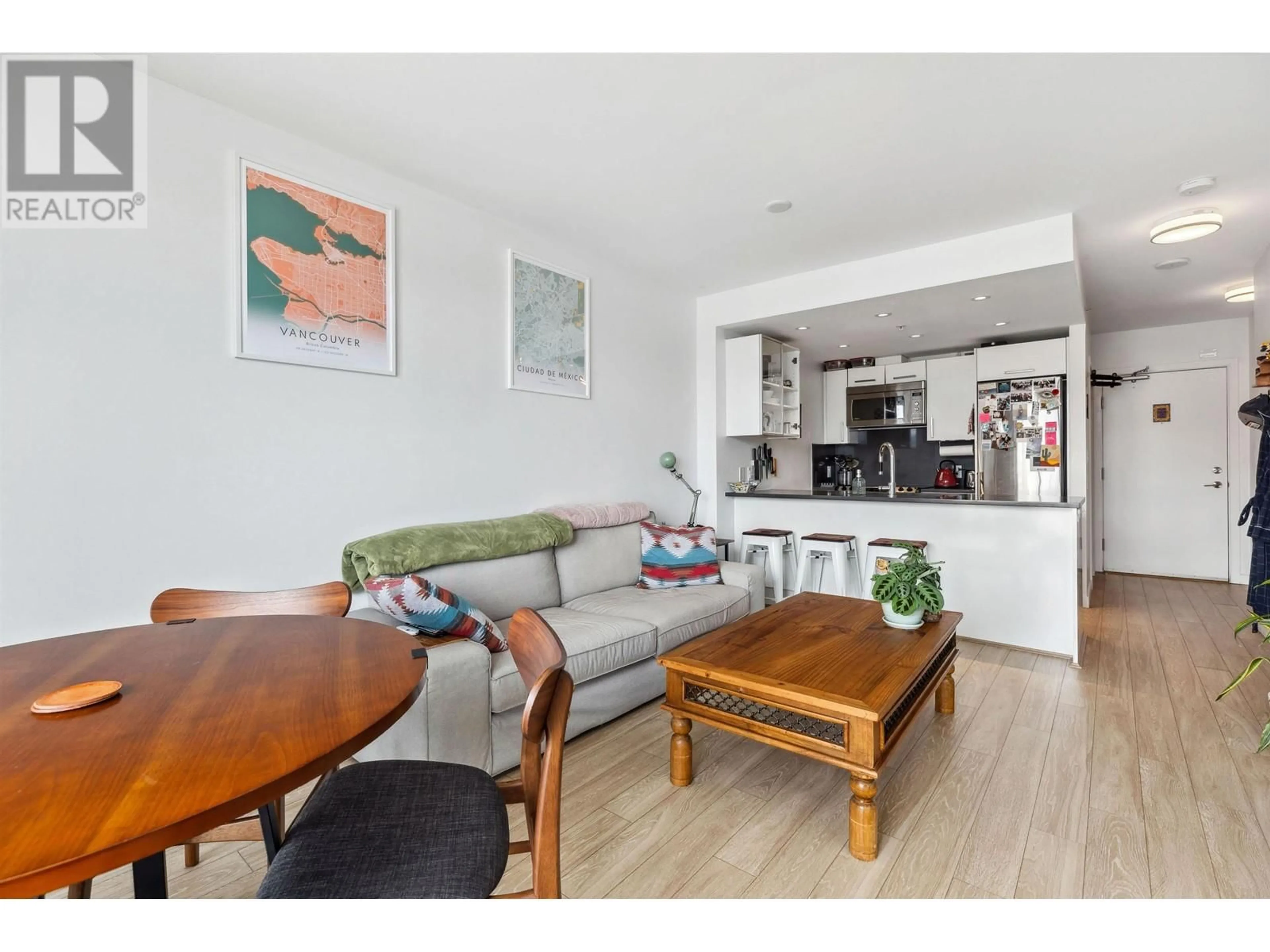 Living room, wood floors for 560 955 E HASTINGS STREET, Vancouver British Columbia V6A0G8