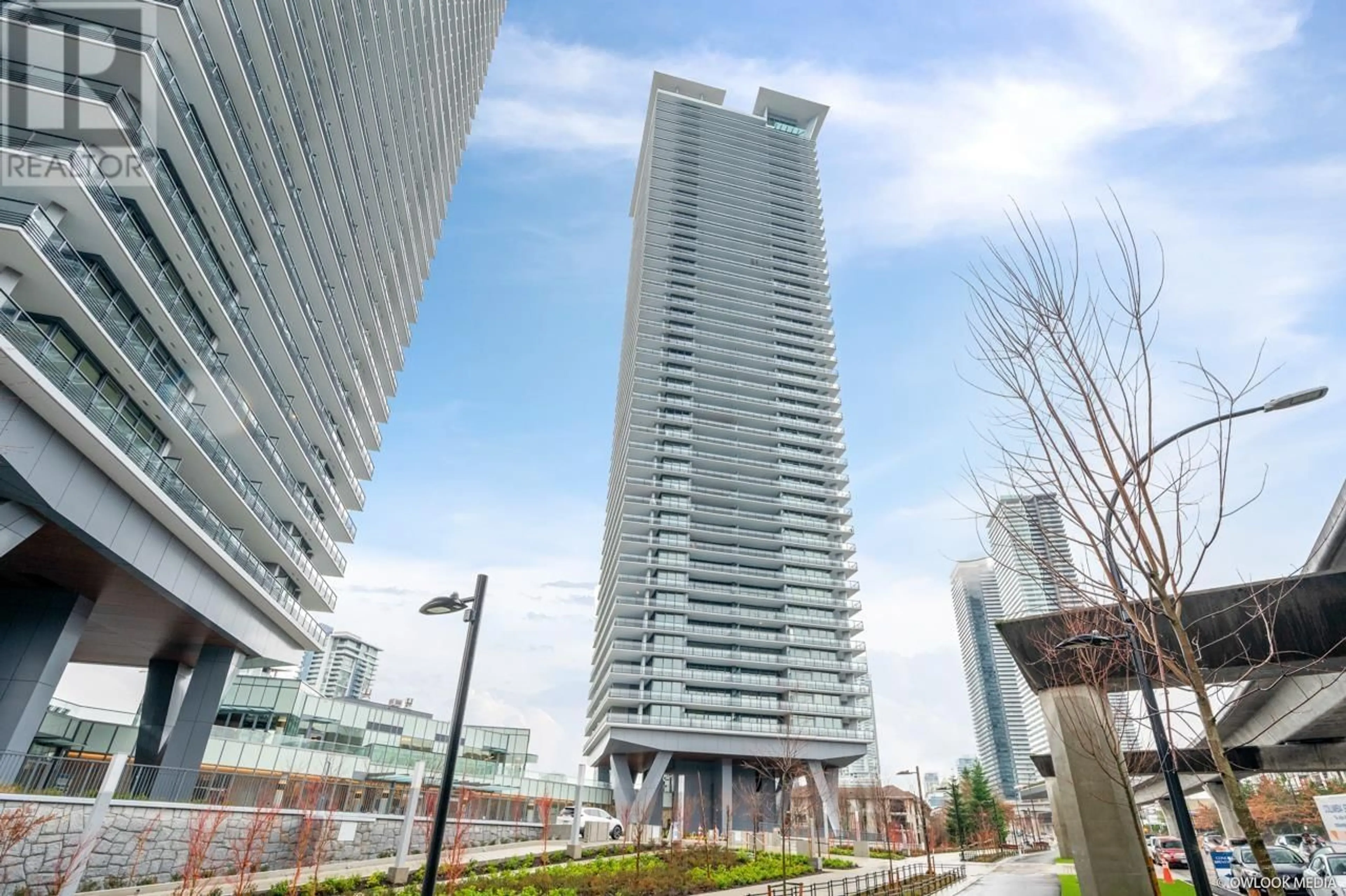 A pic from exterior of the house or condo, the view of city buildings for 2608 4720 LOUGHEED HIGHWAY, Burnaby British Columbia V5C0M8