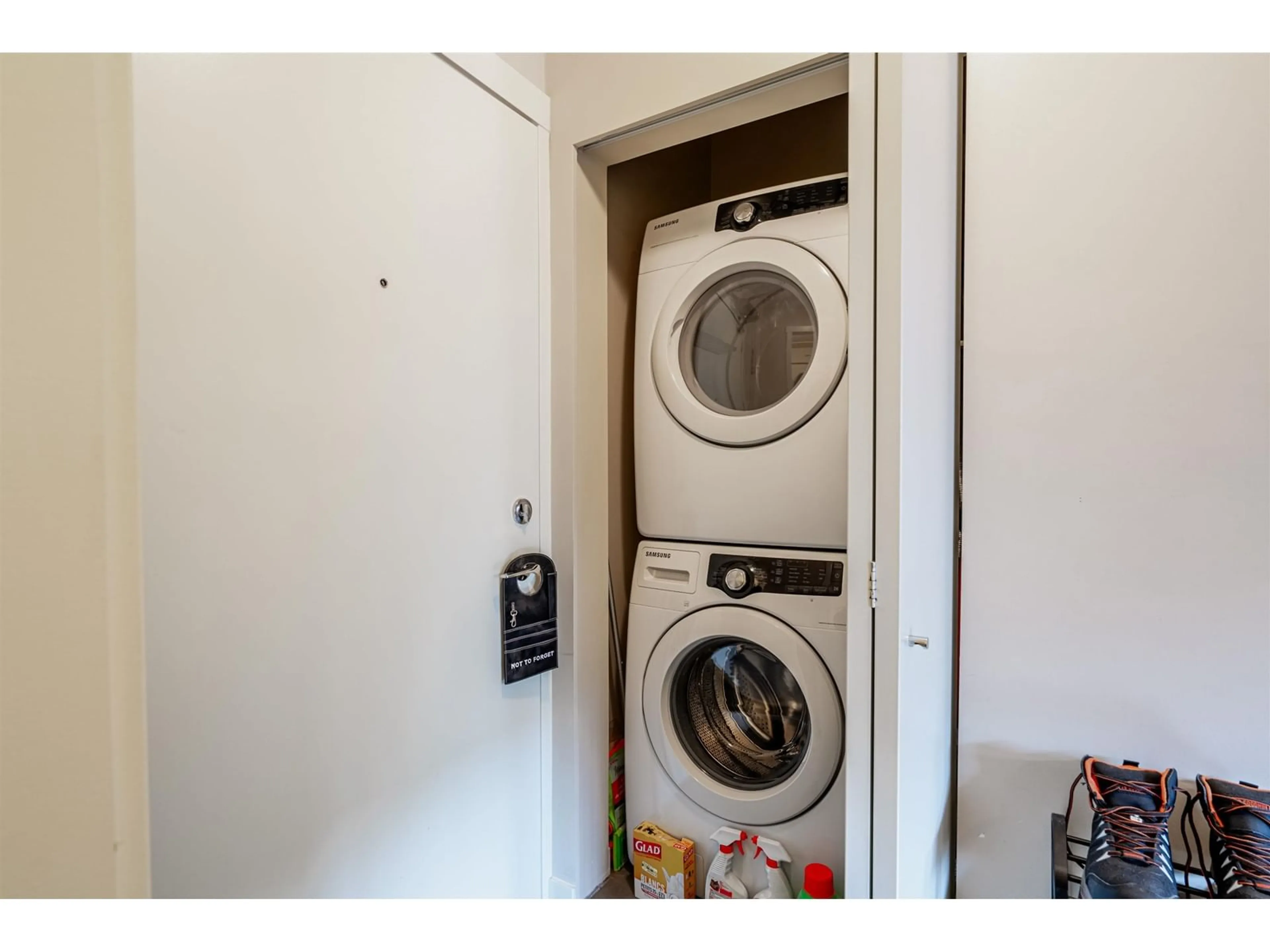 Laundry room for 212 13728 108 AVENUE, Surrey British Columbia V3T0G2