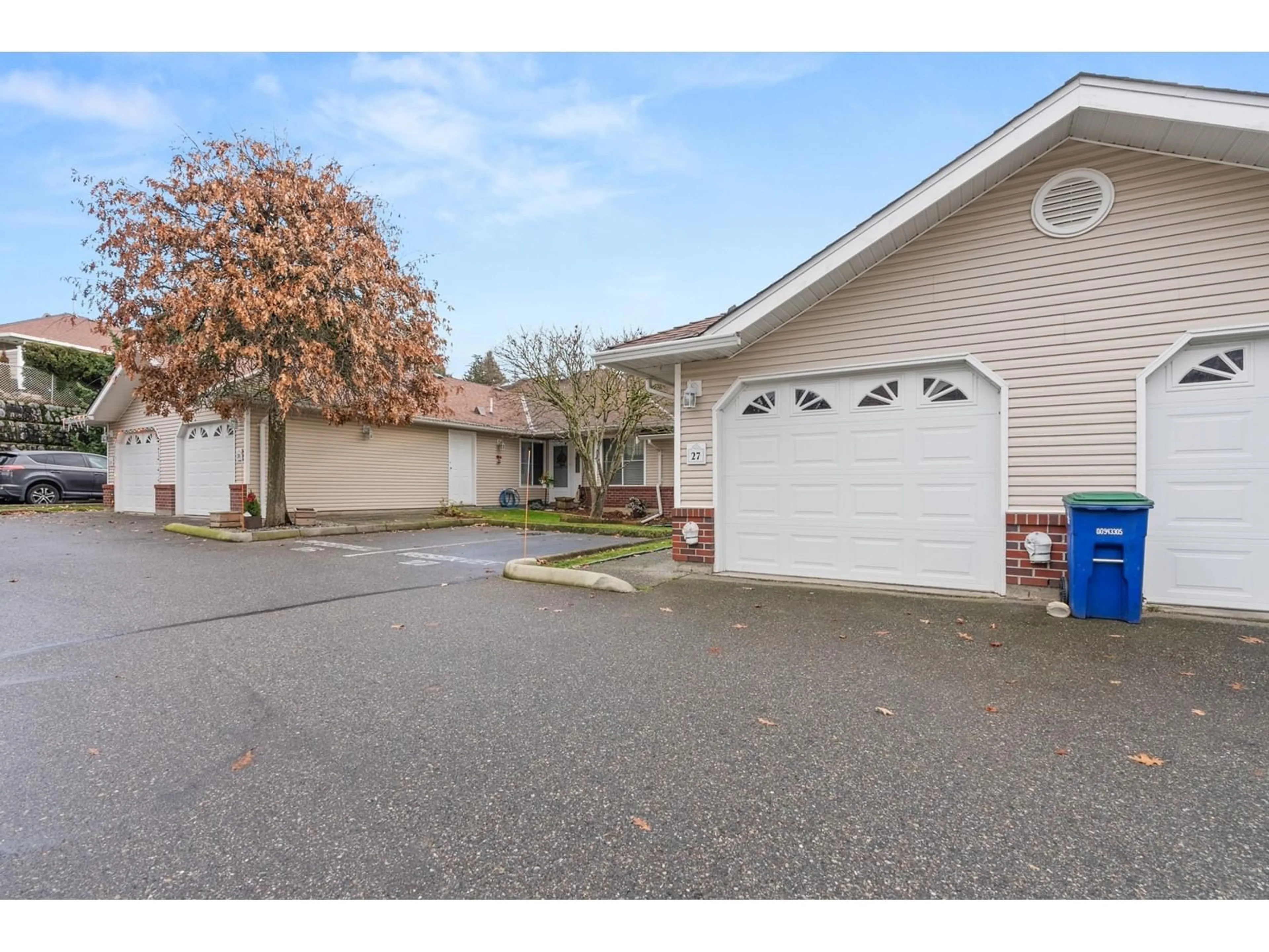 Indoor garage for 27 2006 WINFIELD DRIVE, Abbotsford British Columbia V3G1K4