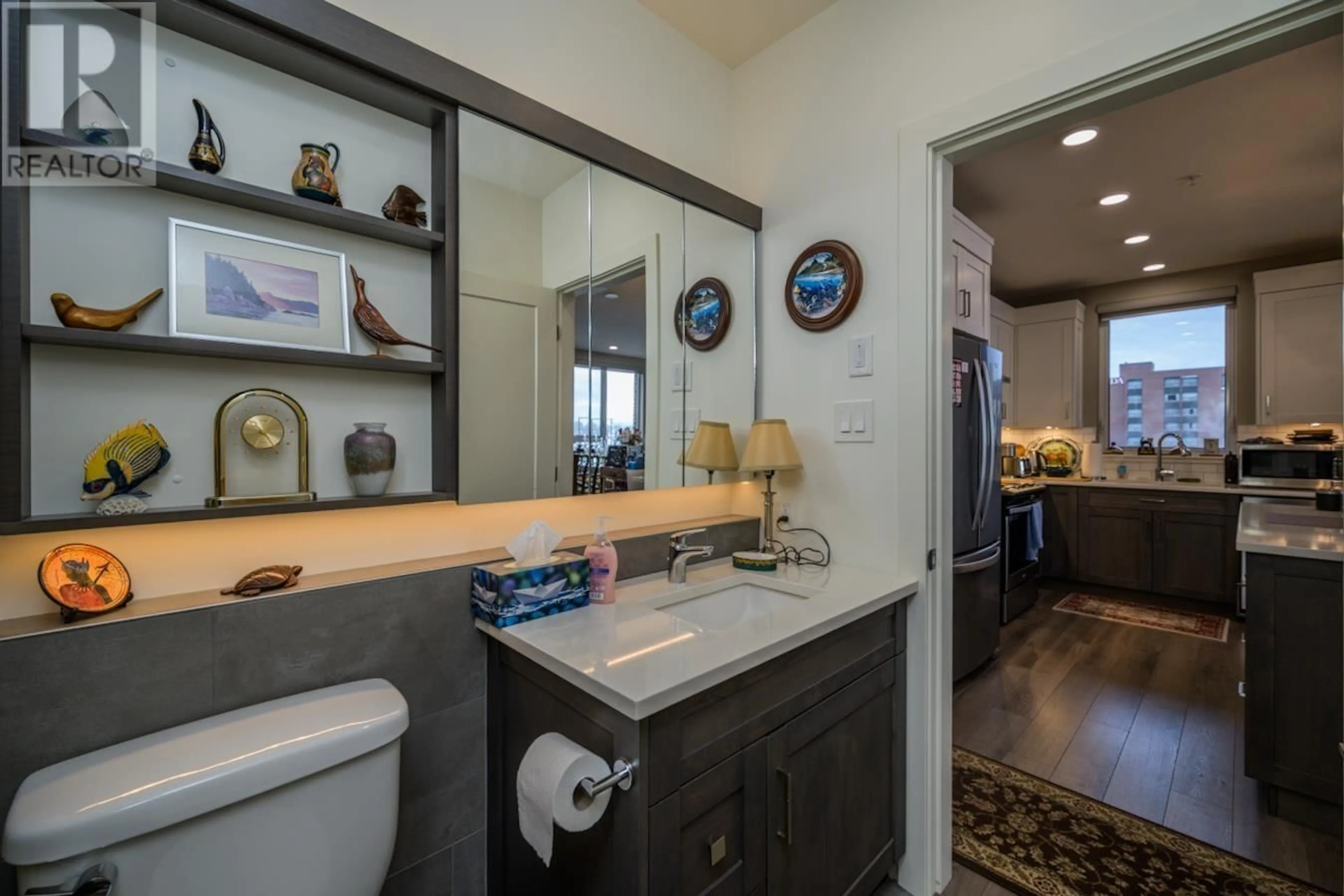 Contemporary bathroom, ceramic/tile floor for 302 1087 6TH AVENUE, Prince George British Columbia V2L0E5