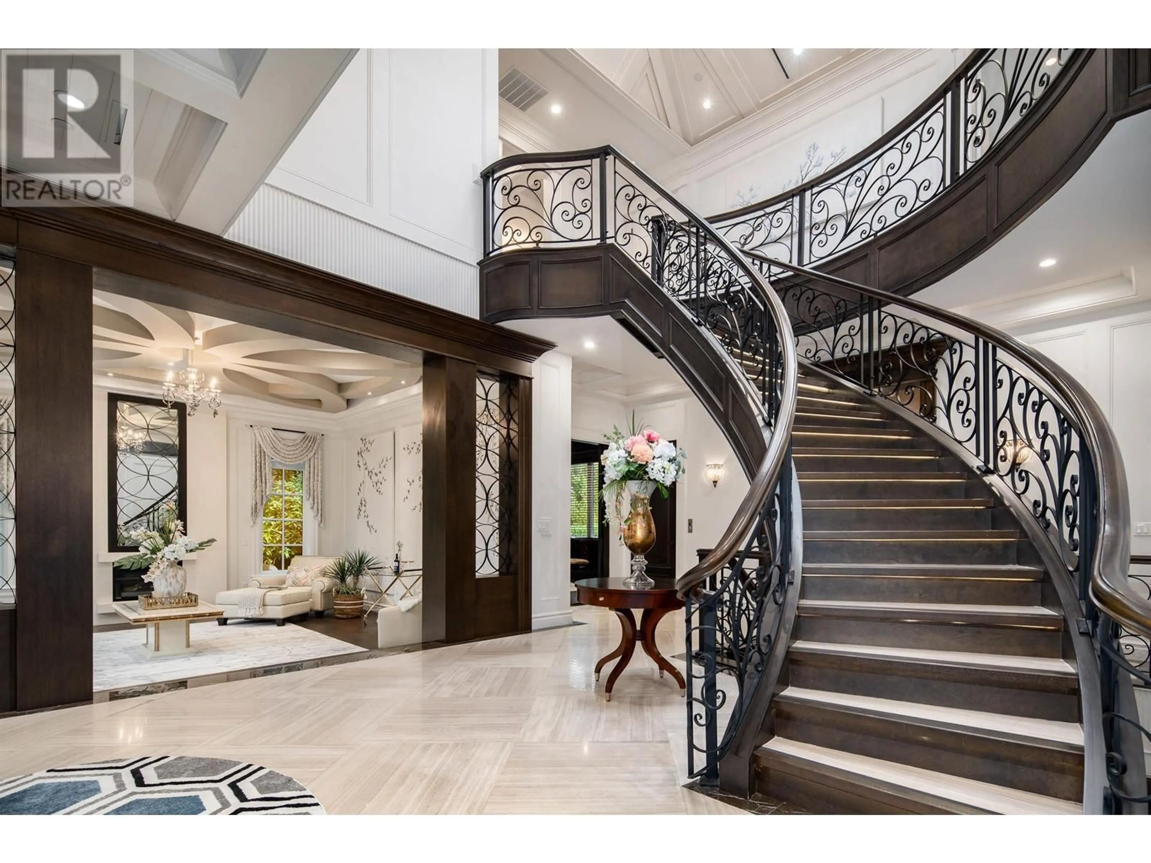 Indoor foyer for 1925 SW MARINE DRIVE, Vancouver British Columbia V6P6B3