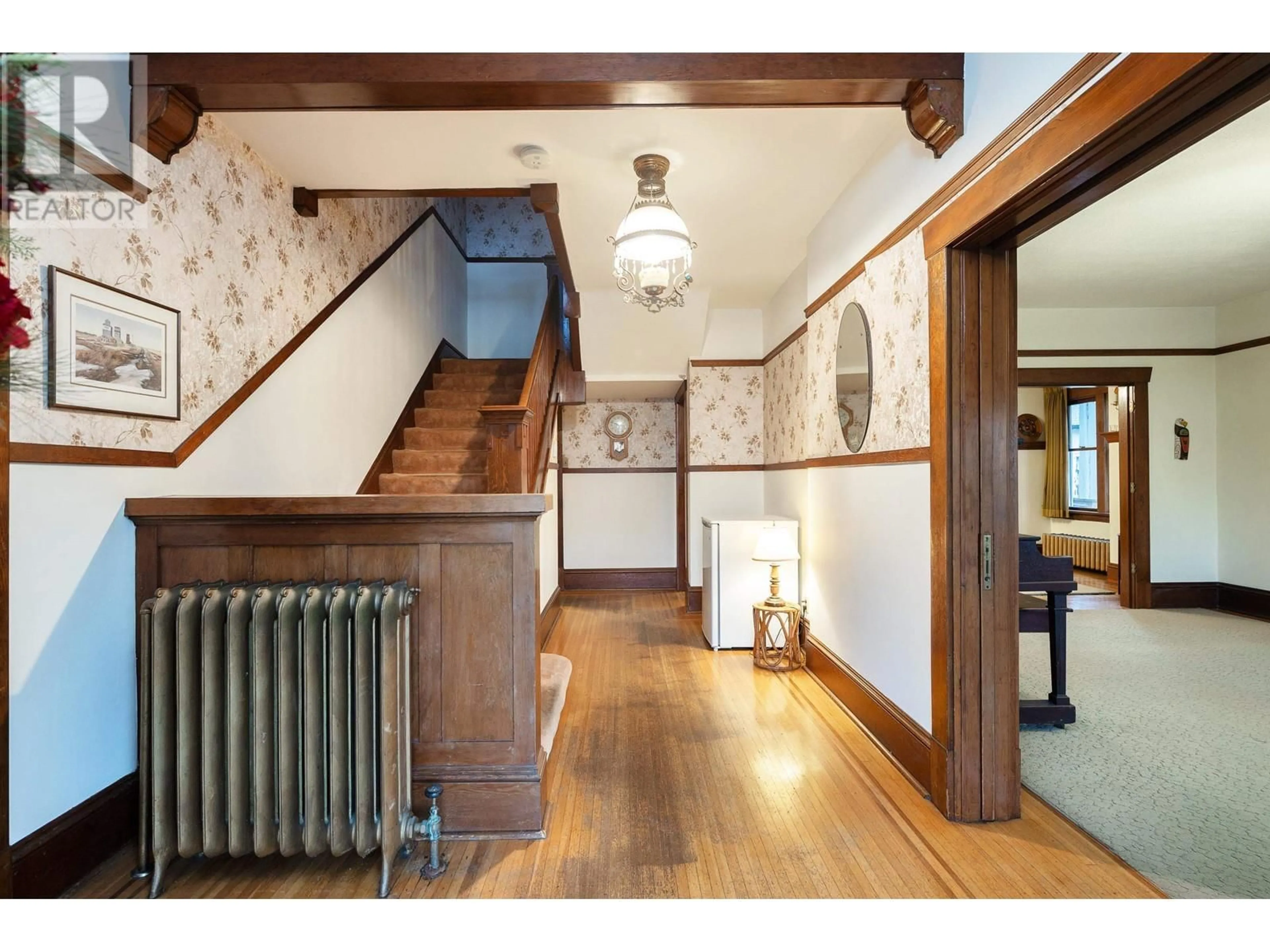 Indoor foyer, wood floors for 2886 W 29TH AVENUE, Vancouver British Columbia V6L1Y1