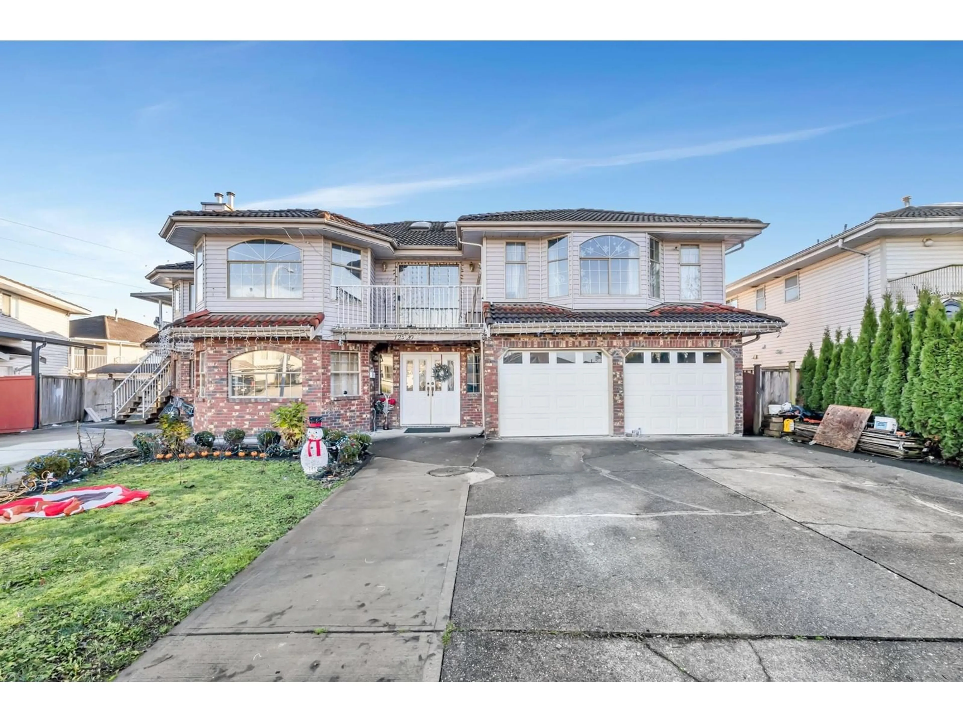 Home with vinyl exterior material, street for 12520 75A, Surrey British Columbia V3W0M3