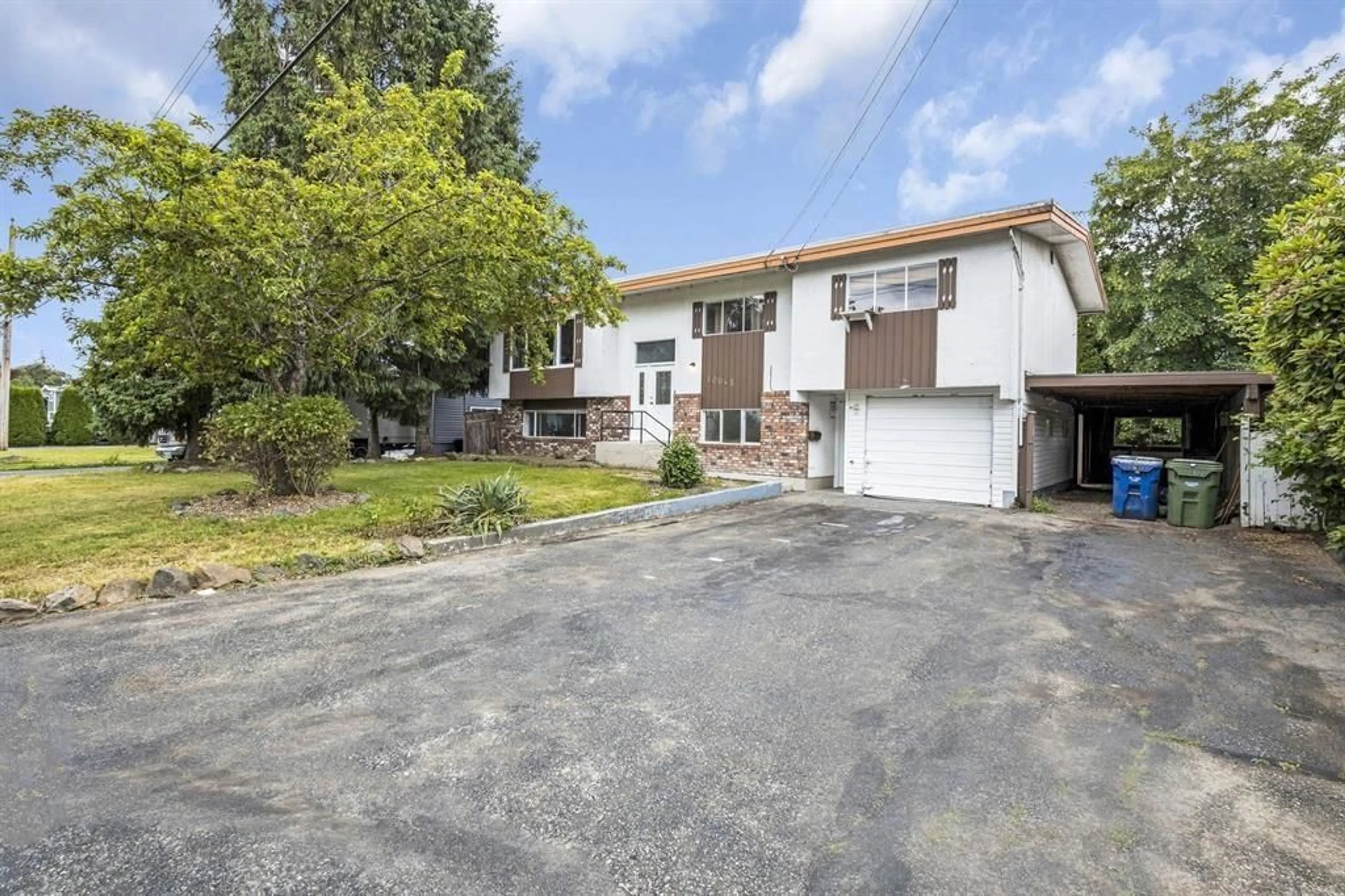 A pic from outside/outdoor area/front of a property/back of a property/a pic from drone, street for 10045 FAIRBANKS CRESCENT, Chilliwack British Columbia V2P5L9