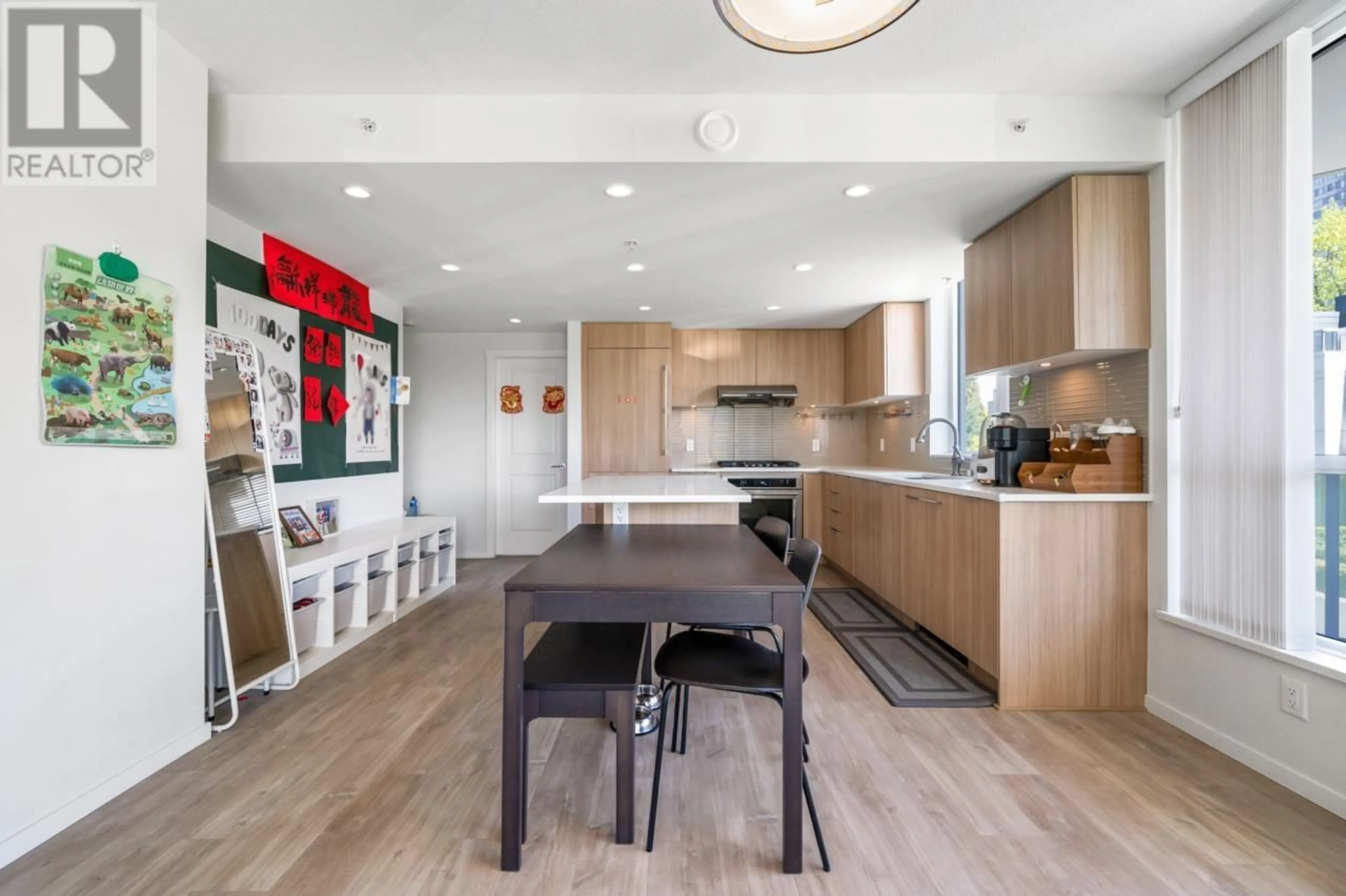 Contemporary kitchen, unknown for 202 6638 DUNBLANE AVENUE, Burnaby British Columbia V5H0G8