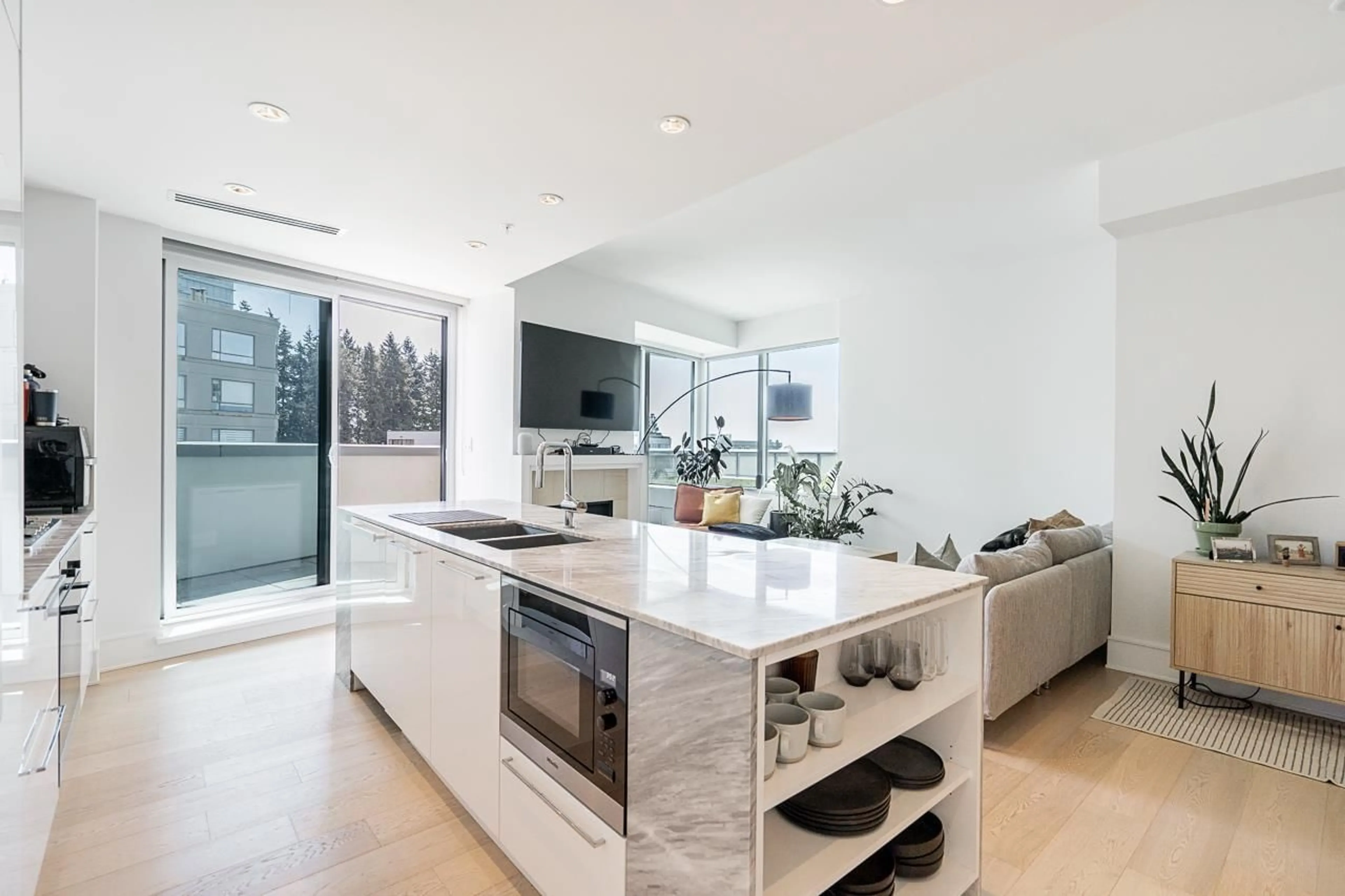 Contemporary kitchen, ceramic/tile floor for 502 1501 FOSTER STREET, White Rock British Columbia V4B0C3