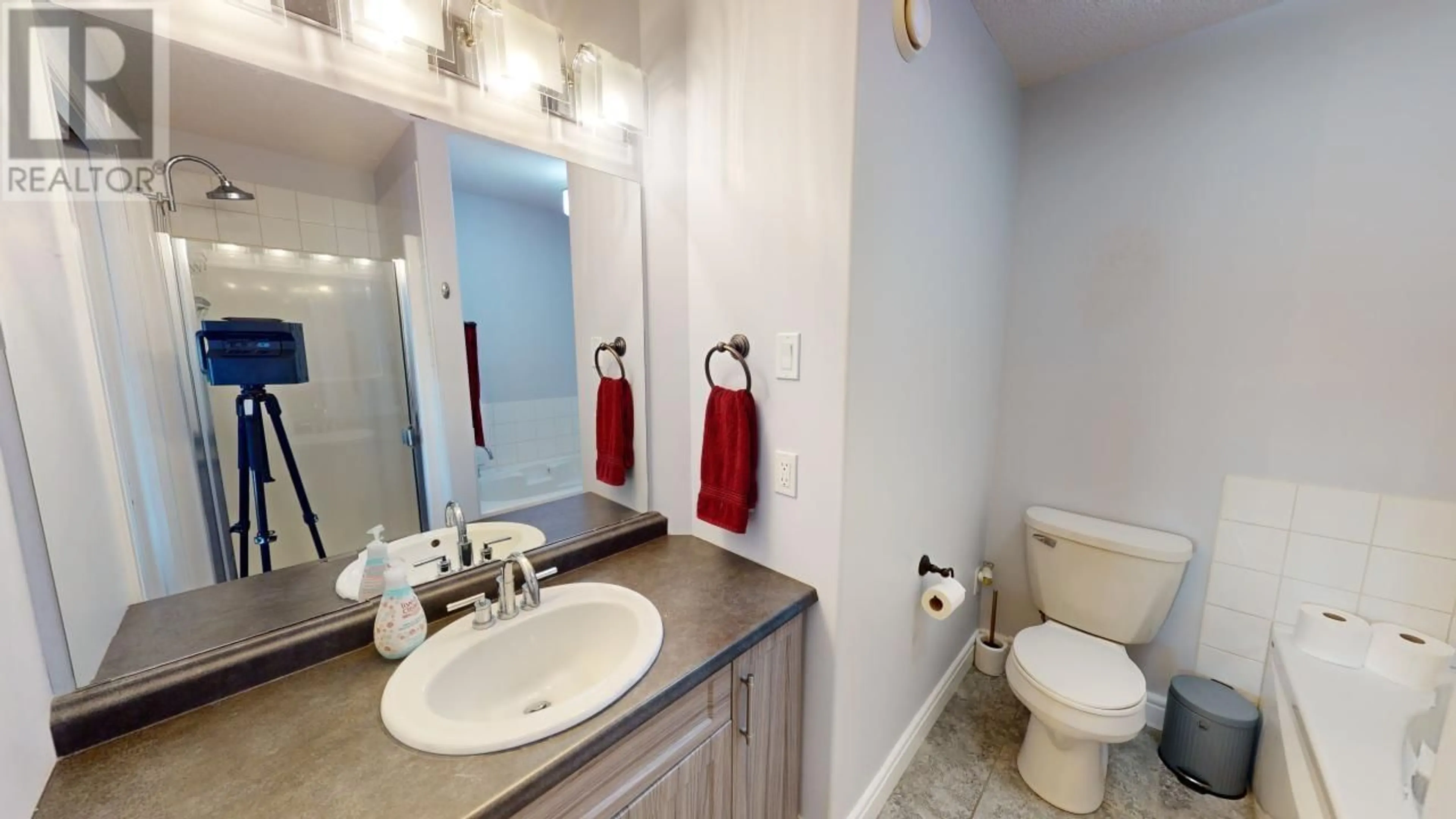 Standard bathroom, ceramic/tile floor for 8708 113A AVENUE, Fort St. John British Columbia V1J0C4