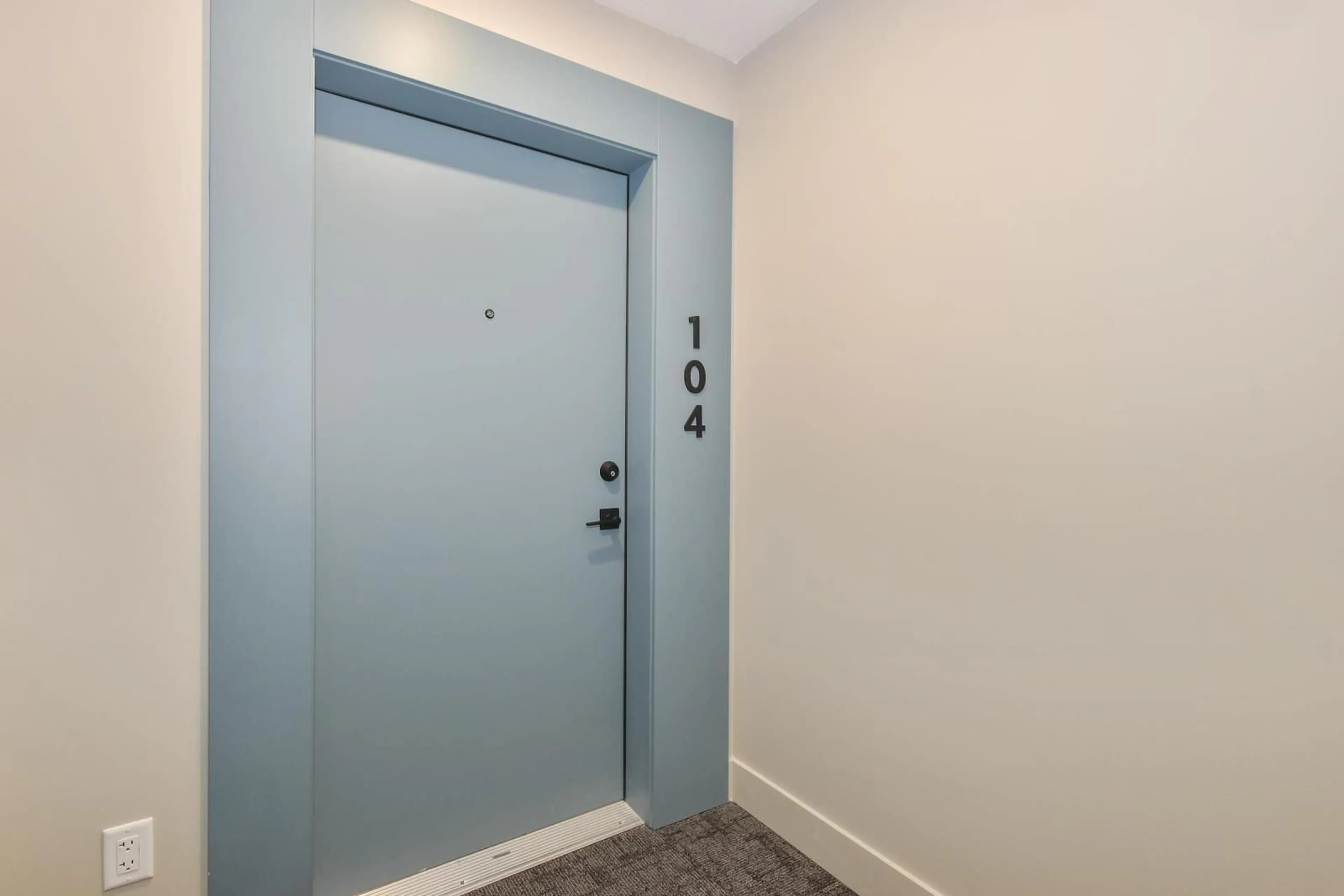 Indoor entryway for 104 45505 CAMPUS DRIVE, Chilliwack British Columbia V2R6L2