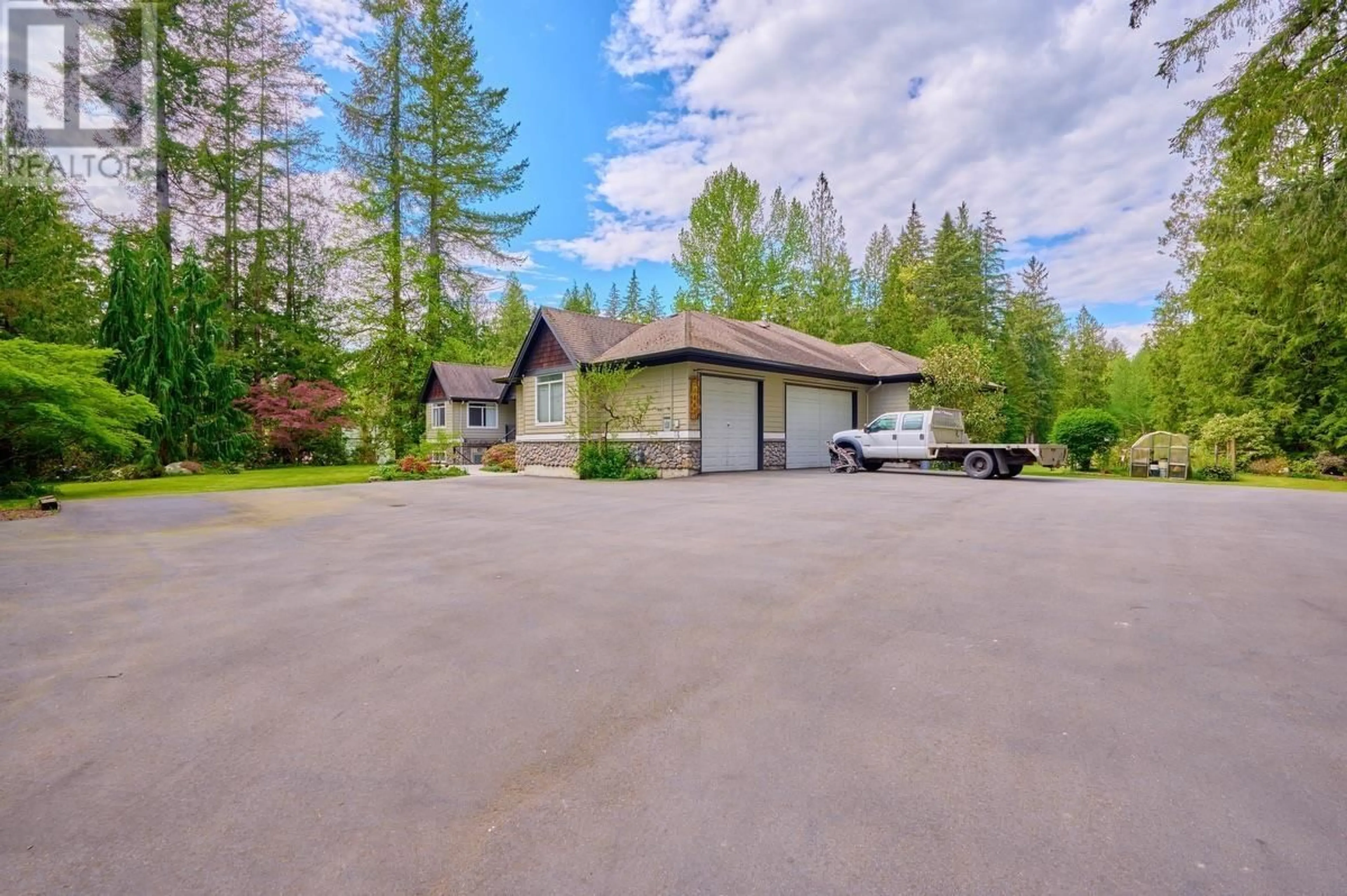 A pic from outside/outdoor area/front of a property/back of a property/a pic from drone, unknown for 23447 DOGWOOD AVENUE, Maple Ridge British Columbia V2X4S4