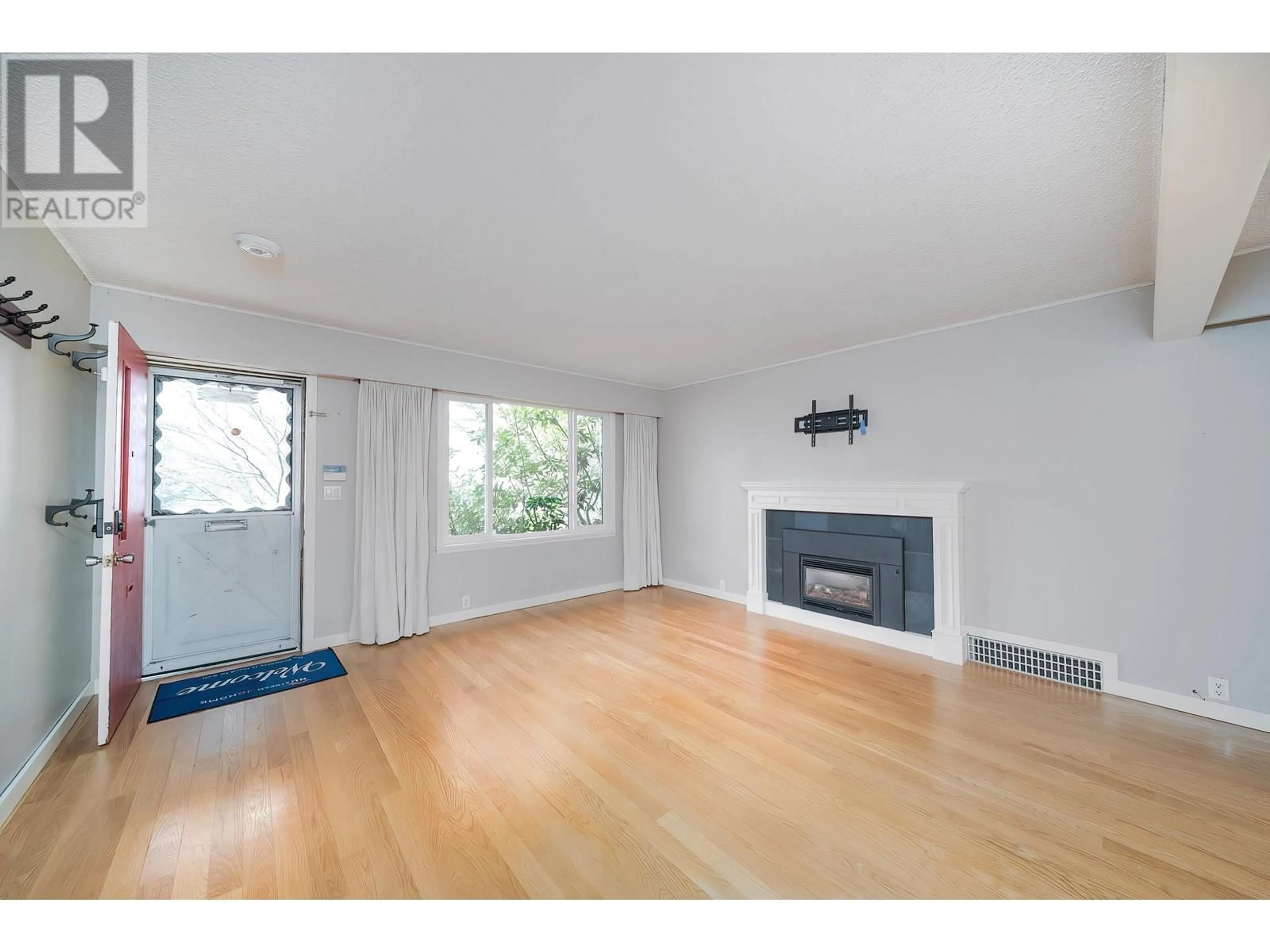 A pic of a room for 454 KELLY STREET, New Westminster British Columbia V3L3T9