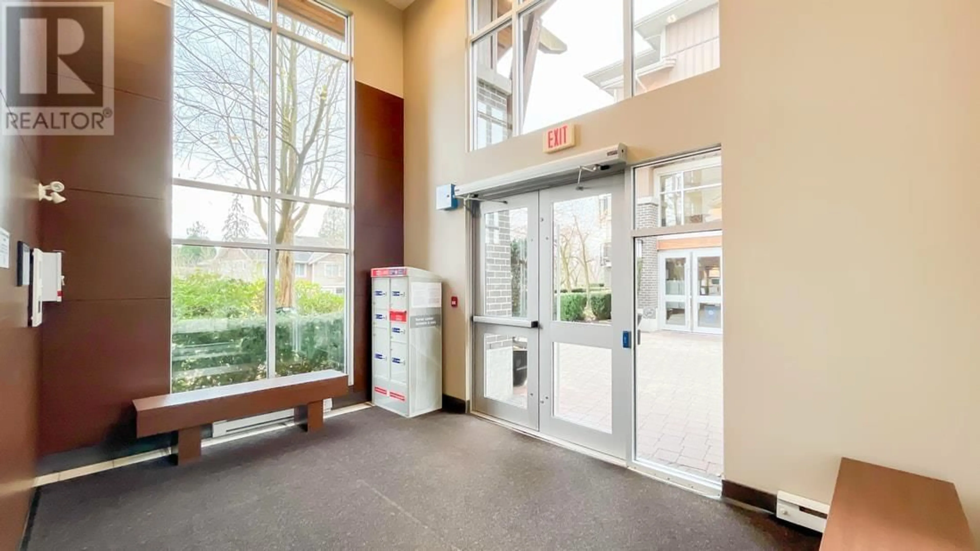 Indoor foyer for 205 5775 IRMIN STREET, Burnaby British Columbia V5J0C3