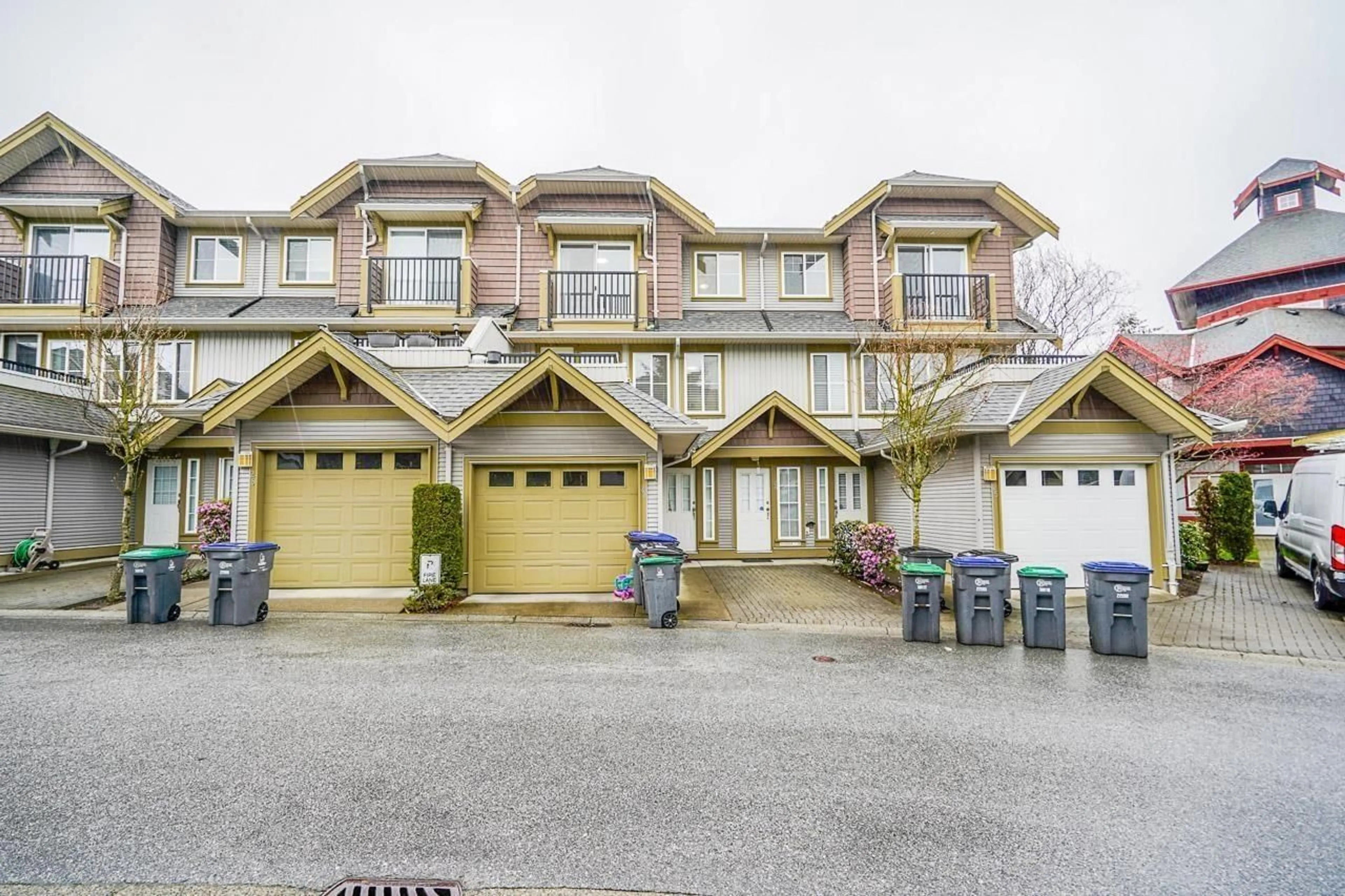 Unknown for 27 12040 68 AVENUE, Surrey British Columbia V3W1P5