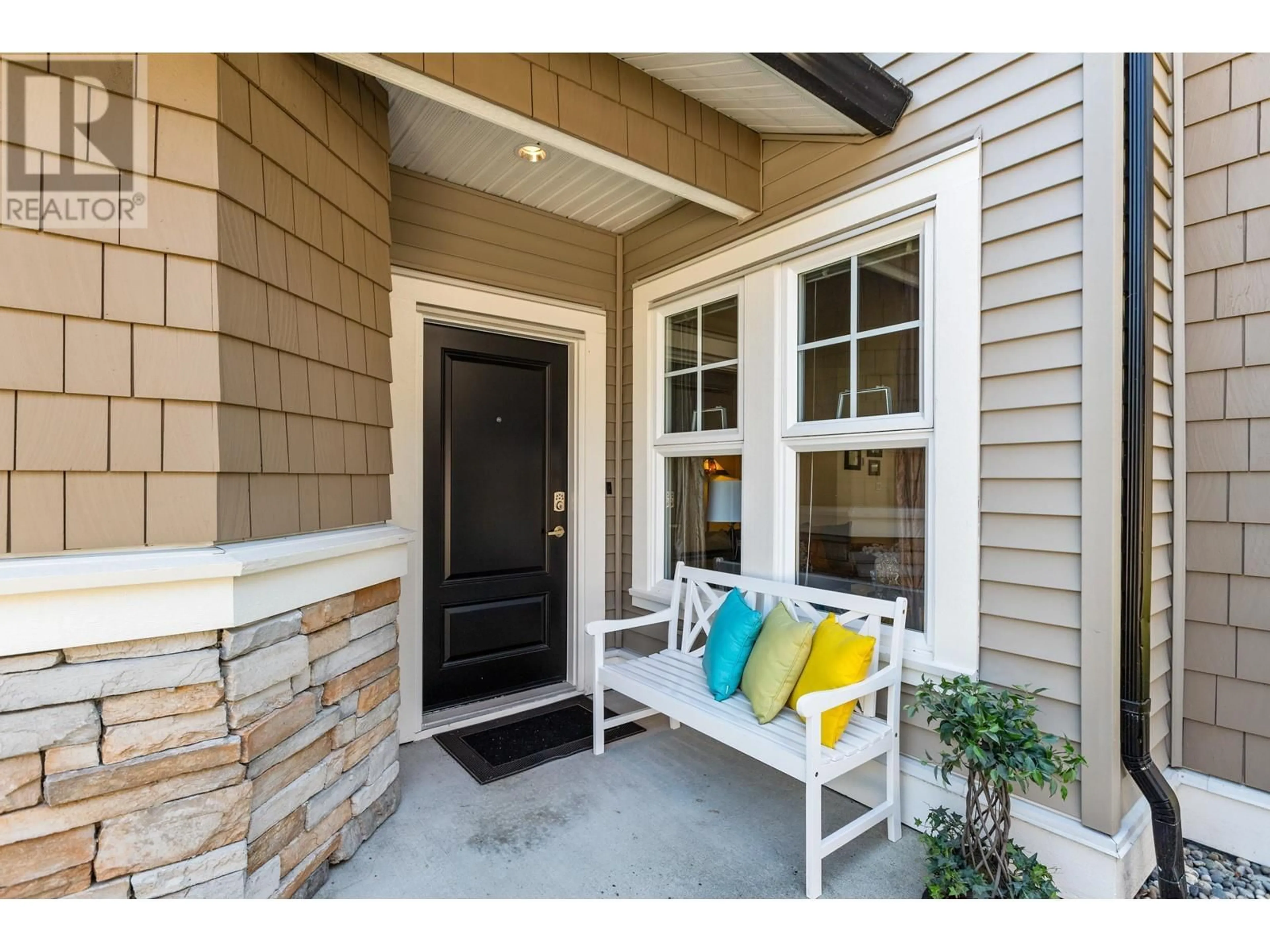 Indoor entryway for 67 19452 FRASER WAY, Pitt Meadows British Columbia V3Y0A3