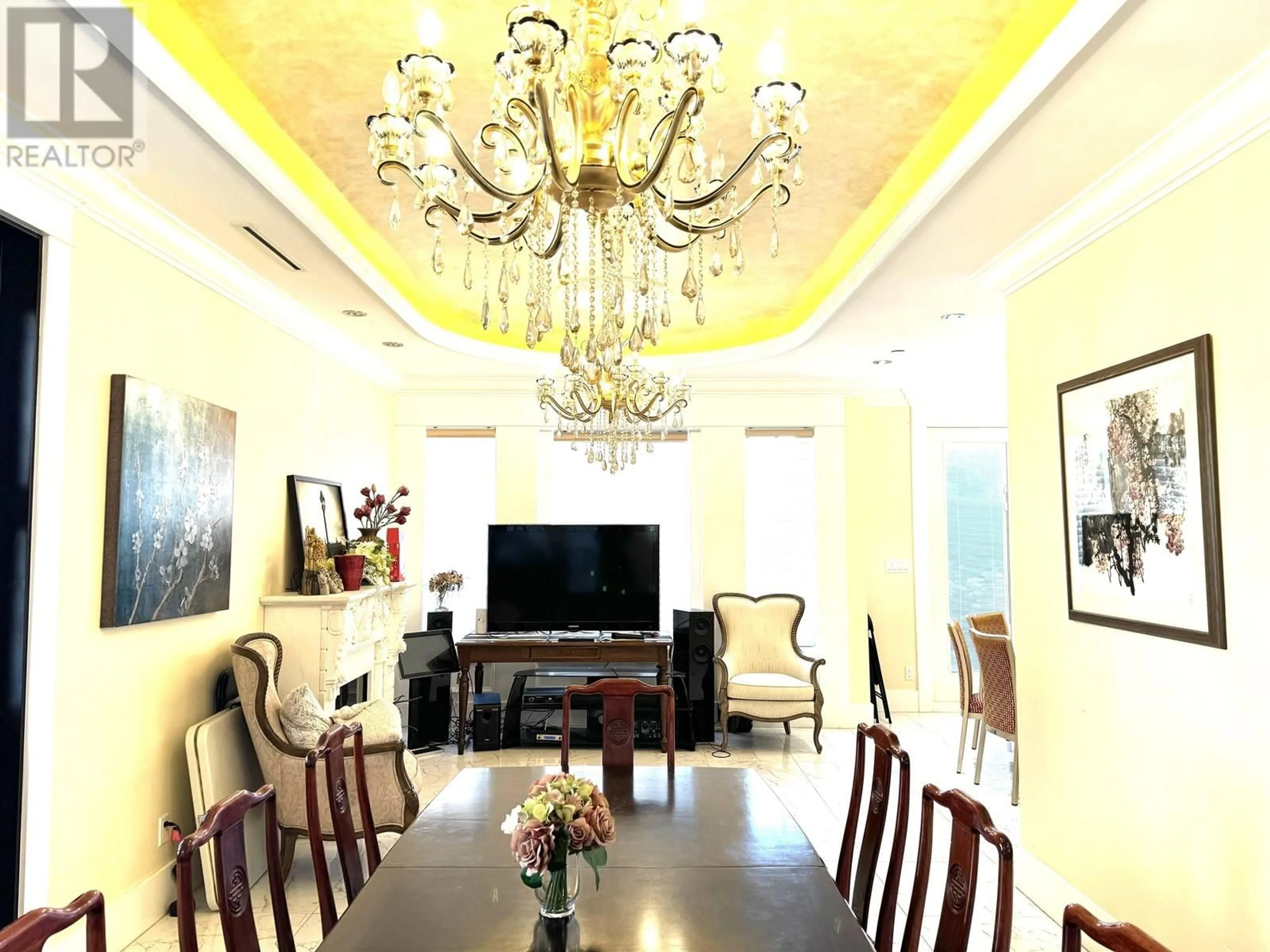 Dining room, wood/laminate floor for 1562 W 40TH AVENUE, Vancouver British Columbia V6M1V8