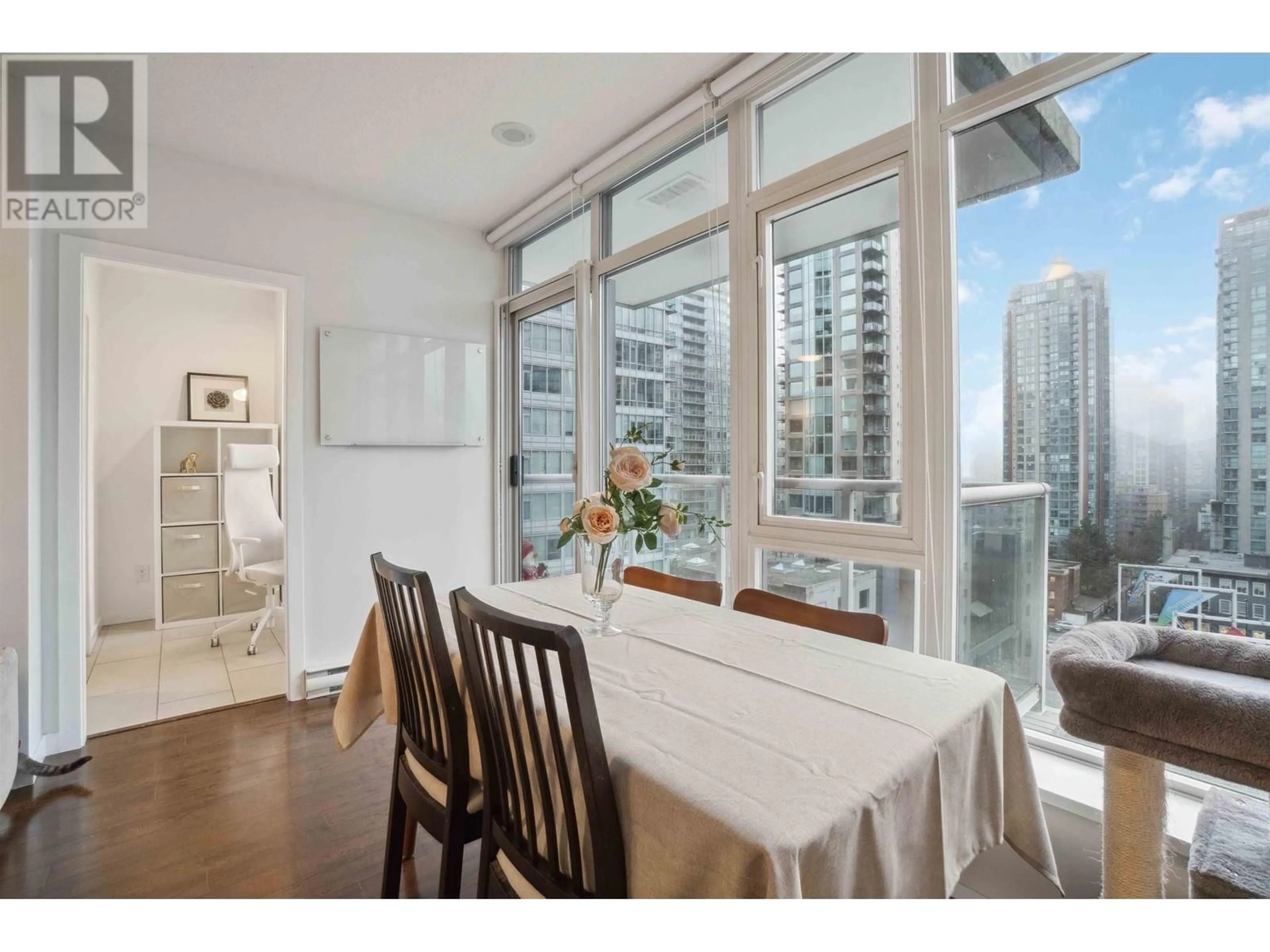 Dining room, wood/laminate floor for 807 480 ROBSON STREET, Vancouver British Columbia V6B1S1