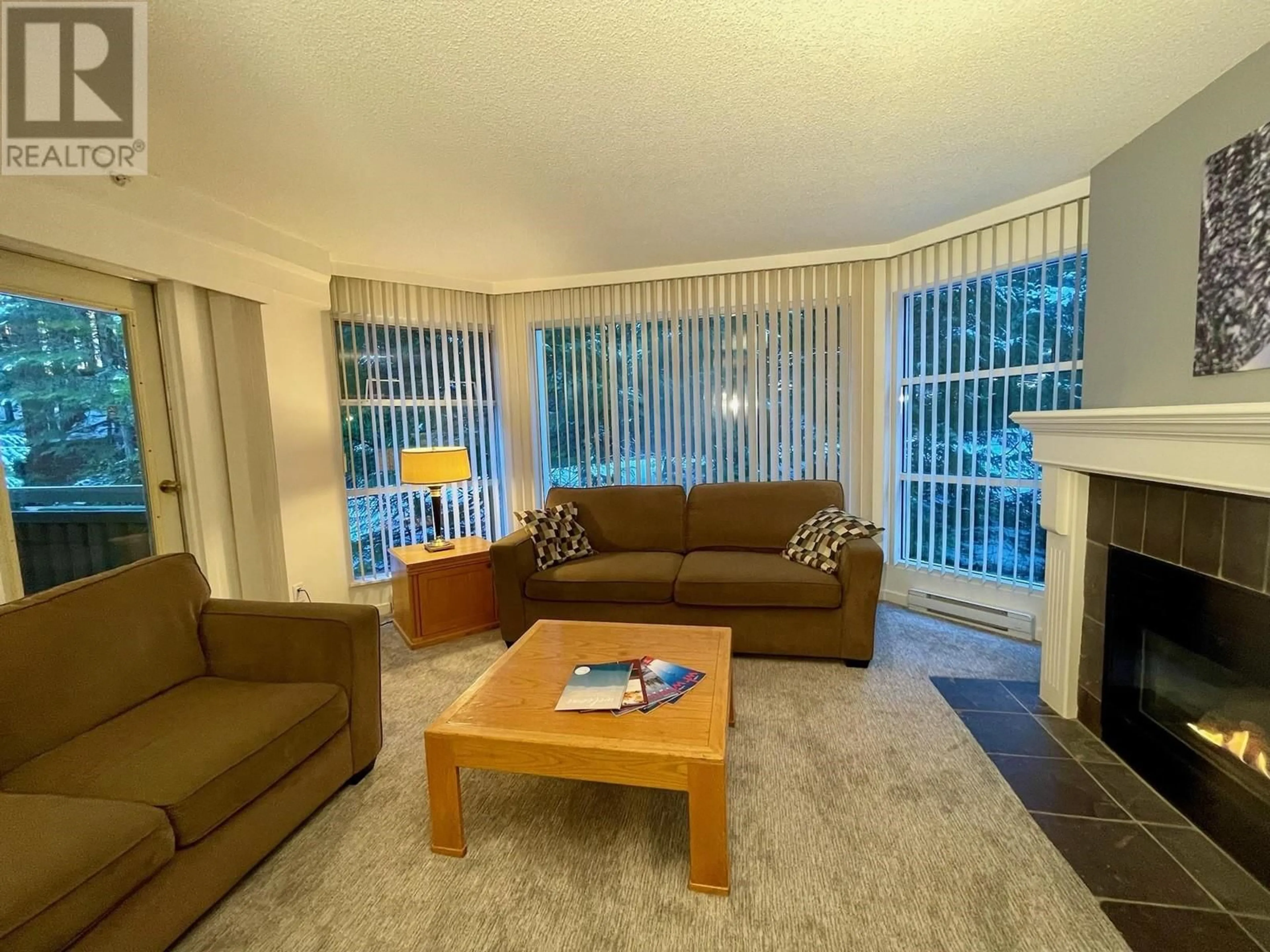 Living room with furniture, unknown for Wk 2+16 515-4910 SPEARHEAD PLACE, Whistler British Columbia V0N1B4