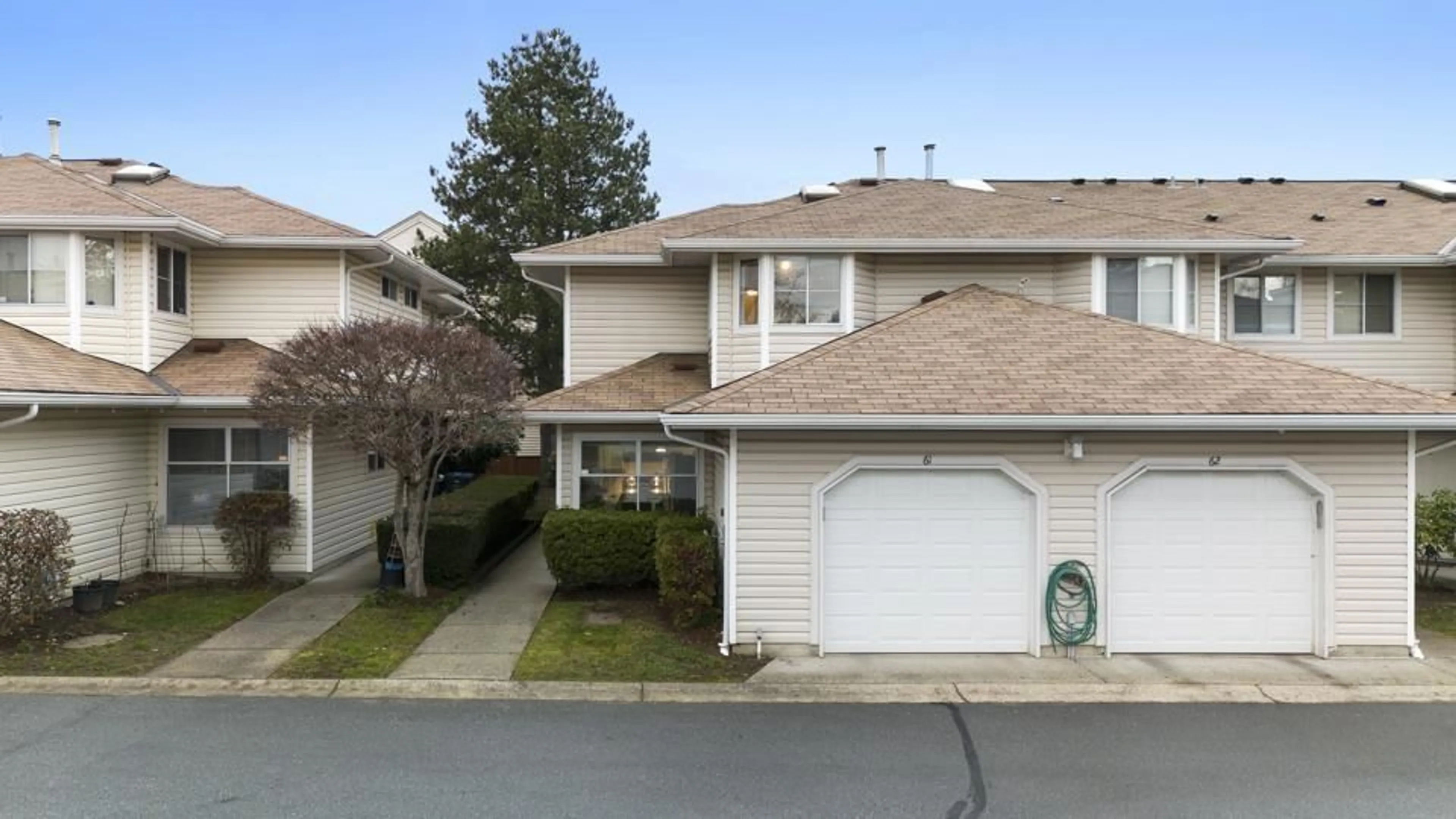 A pic from outside/outdoor area/front of a property/back of a property/a pic from drone, street for 61 10038 155TH STREET, Surrey British Columbia V3R0S2