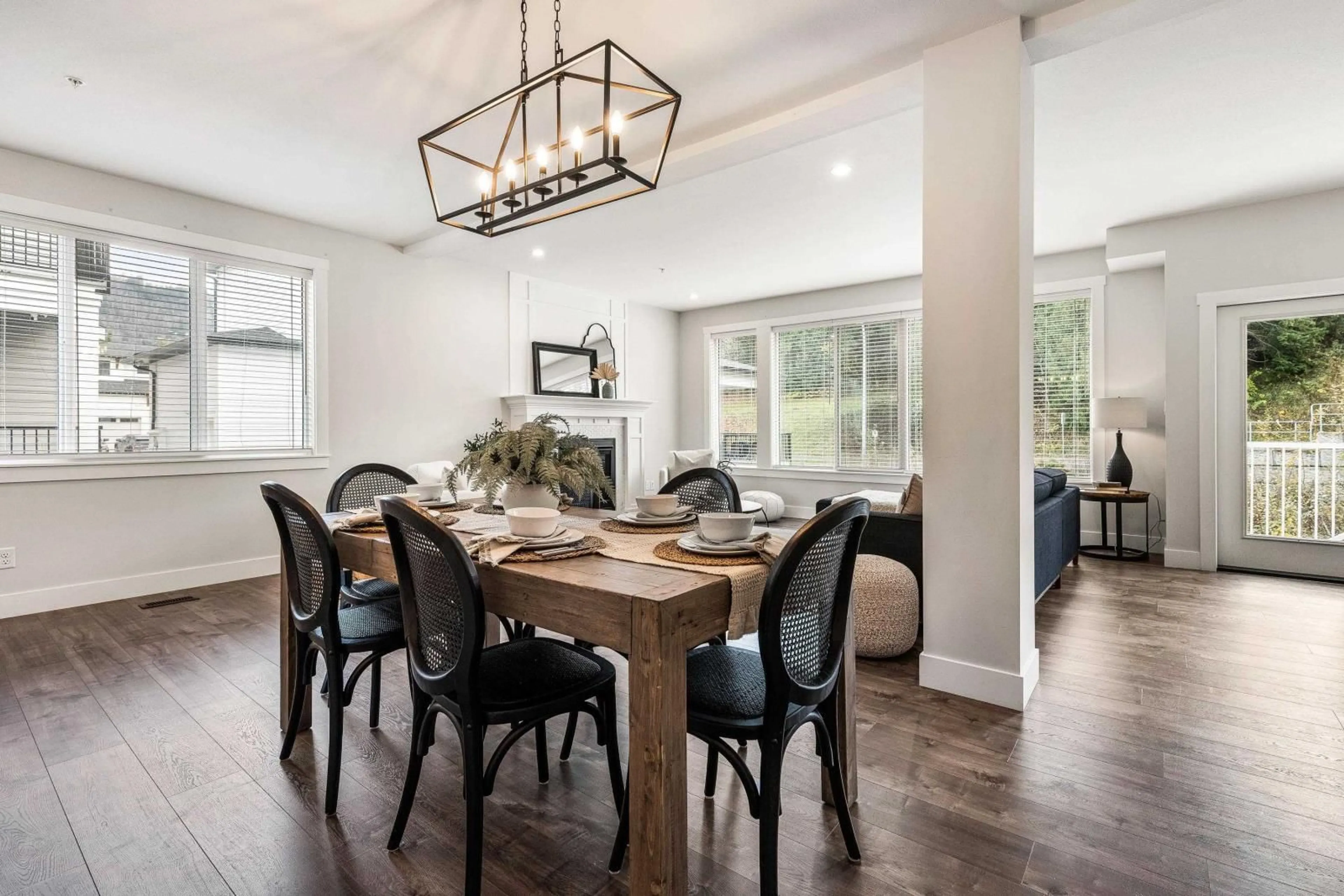 Dining room, wood/laminate floor for 1 46379 UPLANDS ROAD, Chilliwack British Columbia V2R4W1