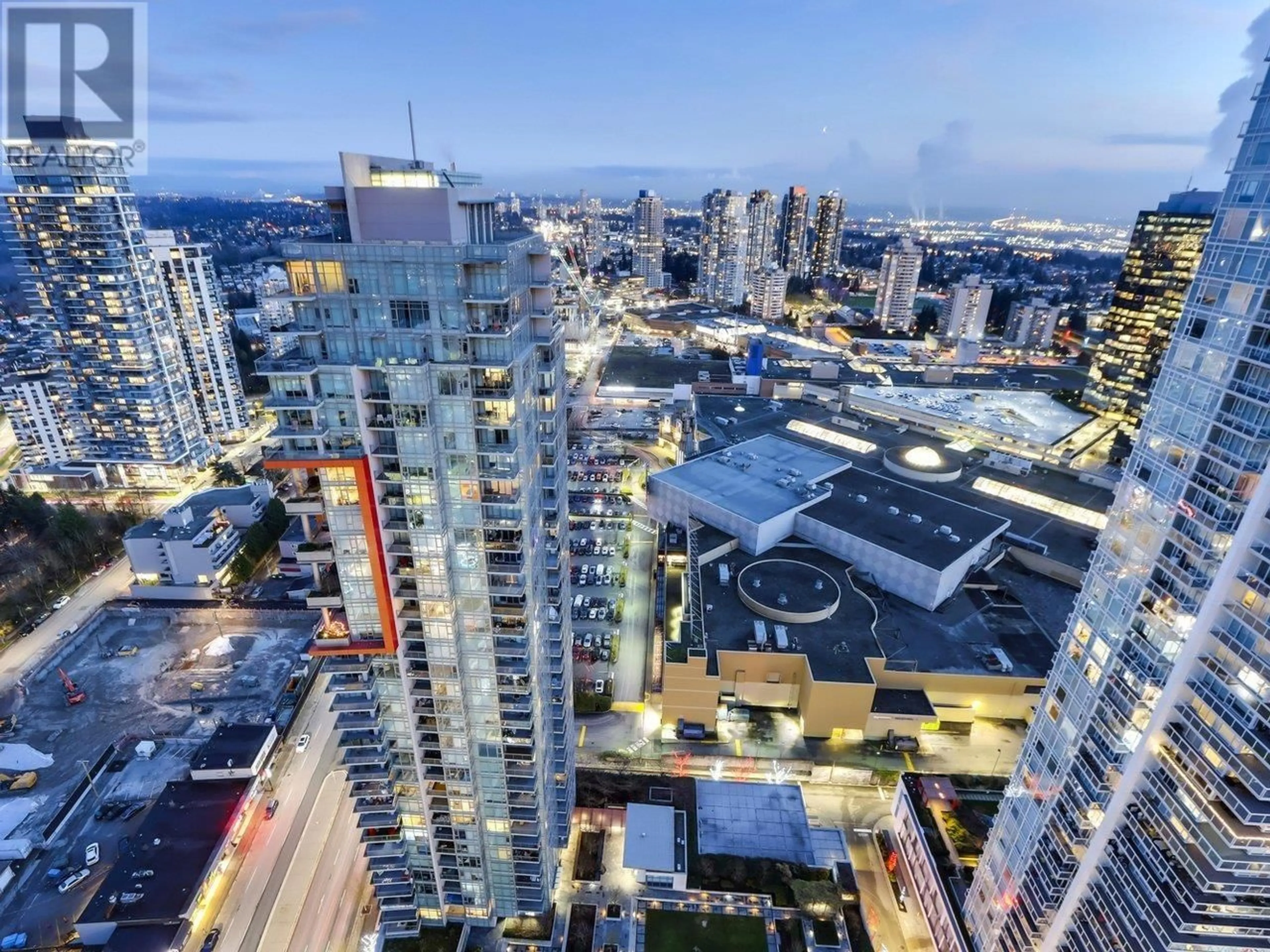 A pic from outside/outdoor area/front of a property/back of a property/a pic from drone, city buildings view from balcony for 3801 6000 MCKAY AVENUE, Burnaby British Columbia V5H0K2