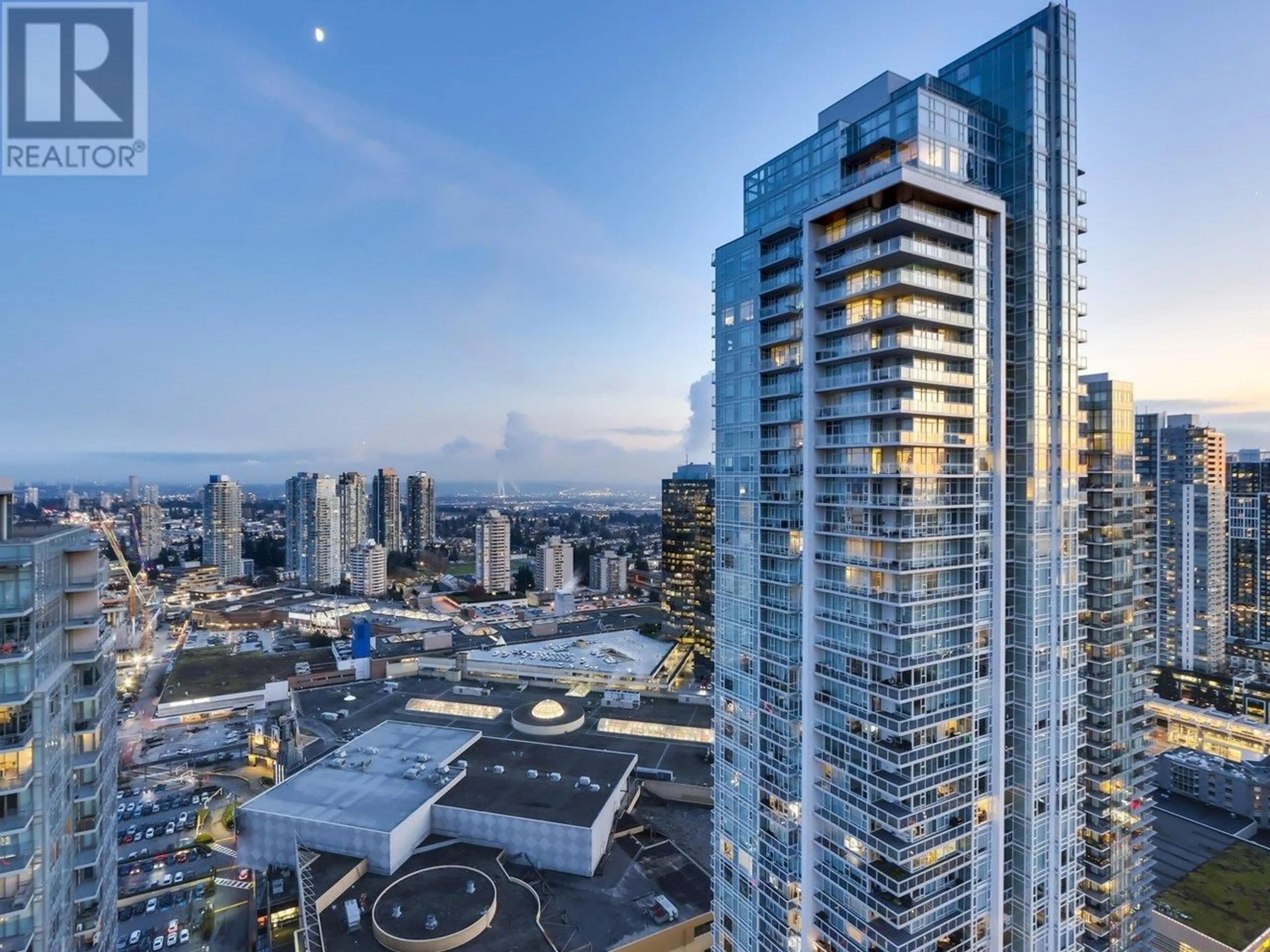 A pic from outside/outdoor area/front of a property/back of a property/a pic from drone, city buildings view from balcony for 3801 6000 MCKAY AVENUE, Burnaby British Columbia V5H0K2