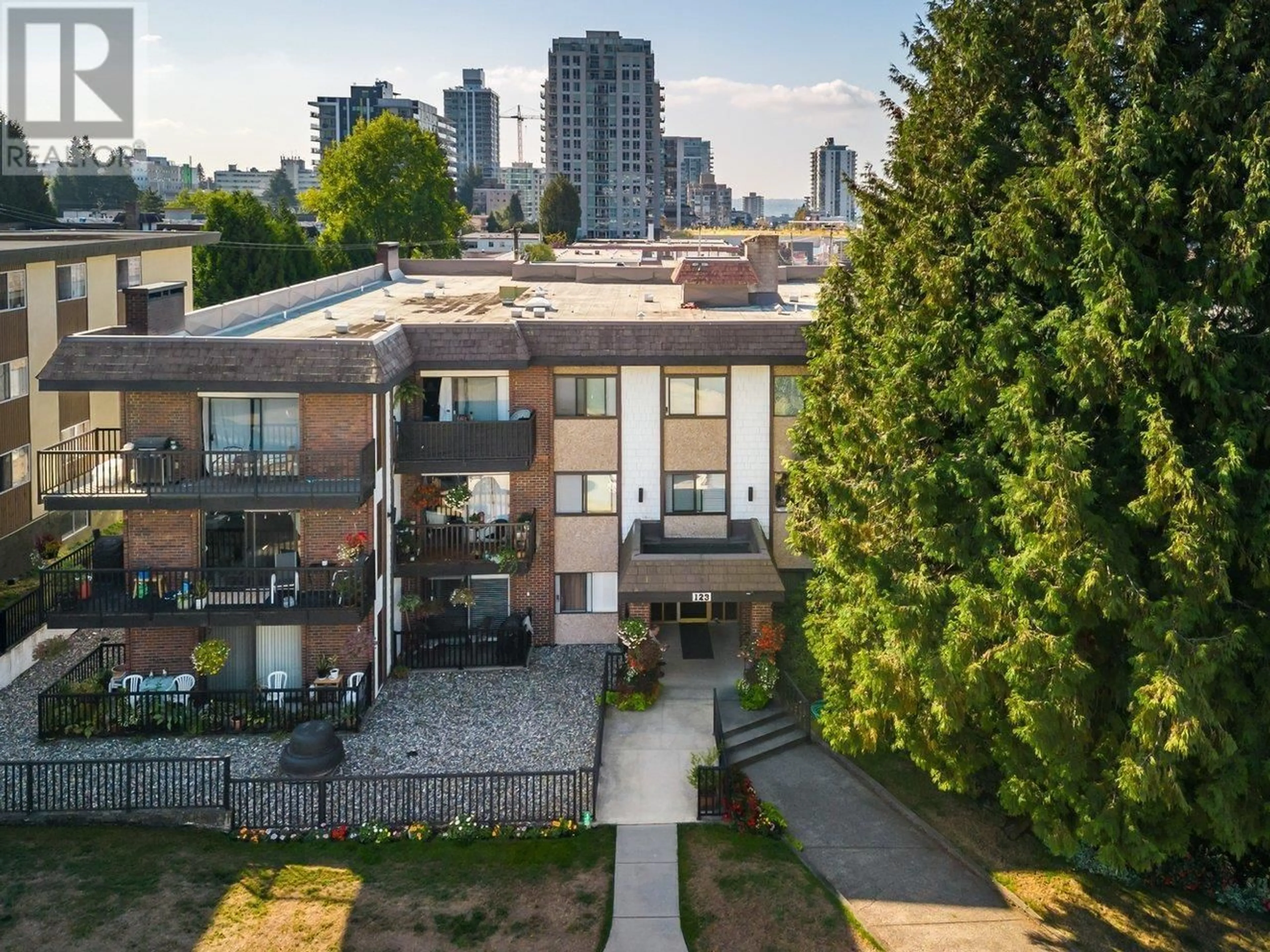 A pic from outside/outdoor area/front of a property/back of a property/a pic from drone, city buildings view from balcony for 214 123 E 19TH STREET, North Vancouver British Columbia V7L2Y9