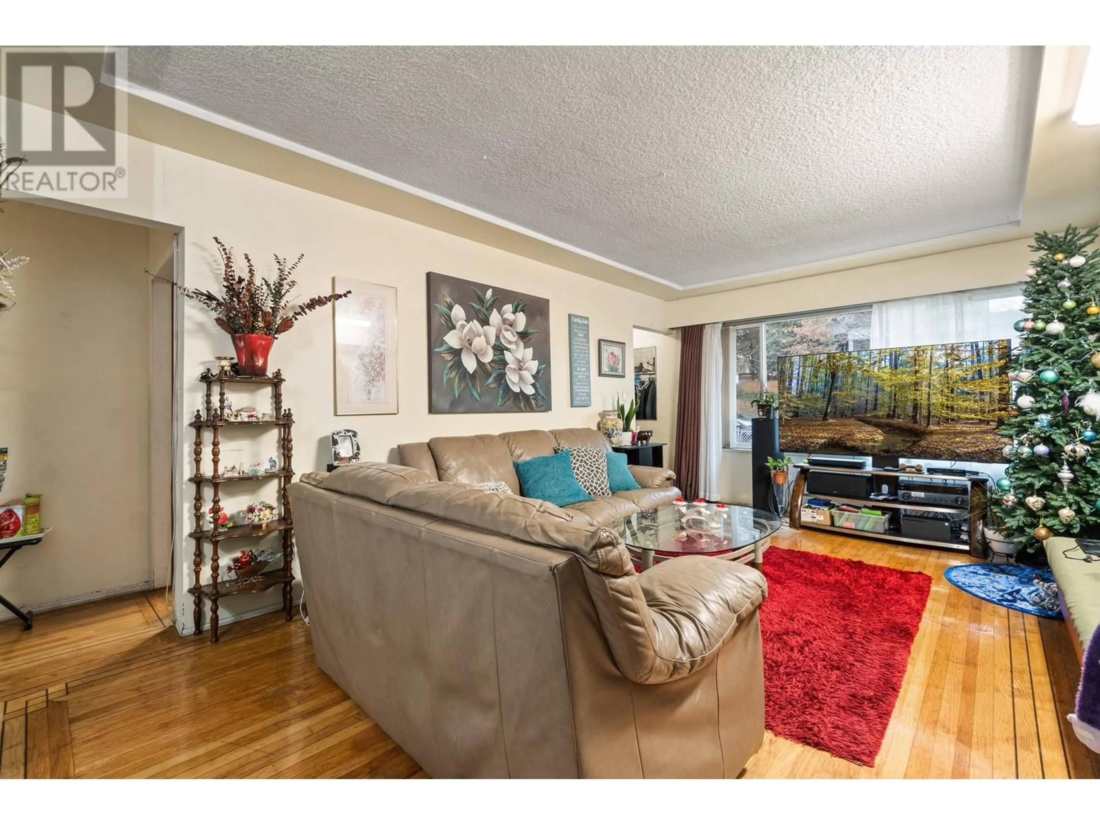 Living room with furniture, wood/laminate floor for 2545 E 29TH AVENUE, Vancouver British Columbia V5R1V2