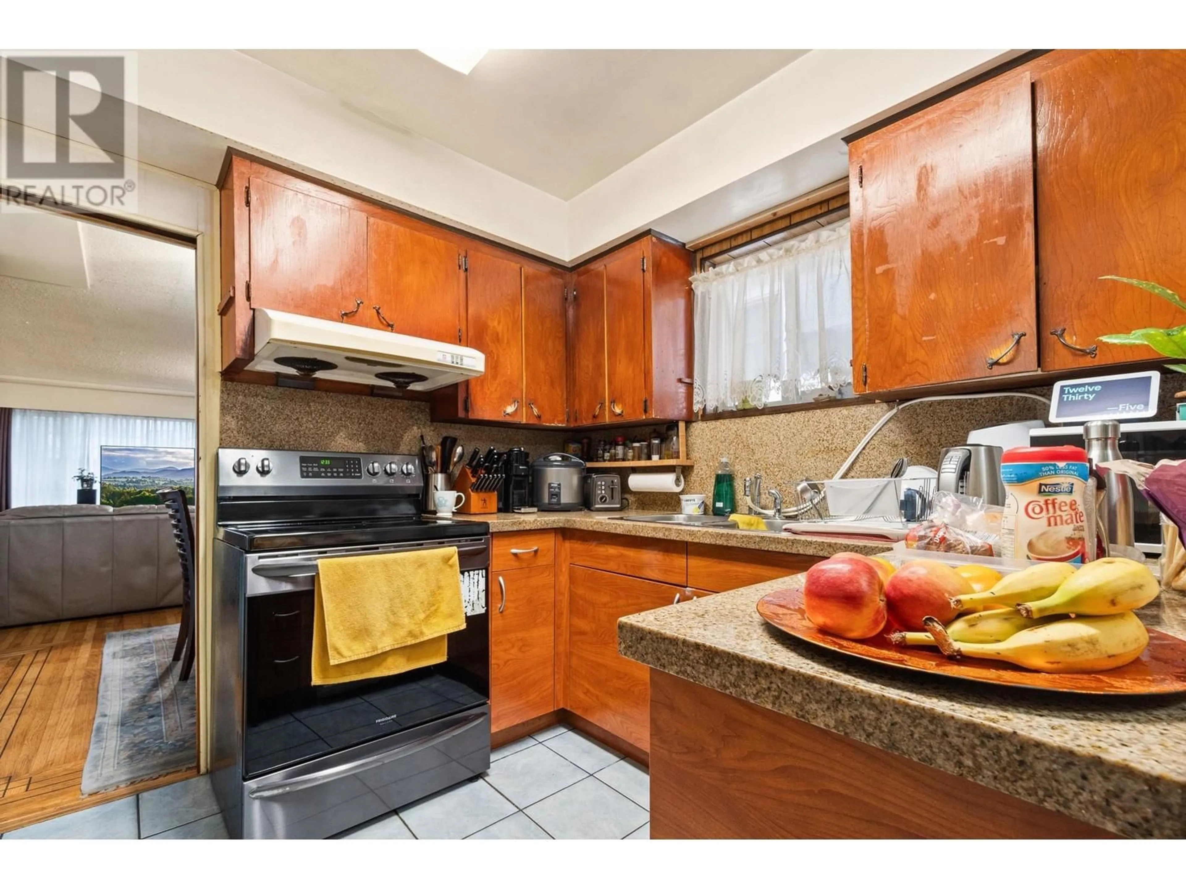 Standard kitchen, unknown for 2545 E 29TH AVENUE, Vancouver British Columbia V5R1V2