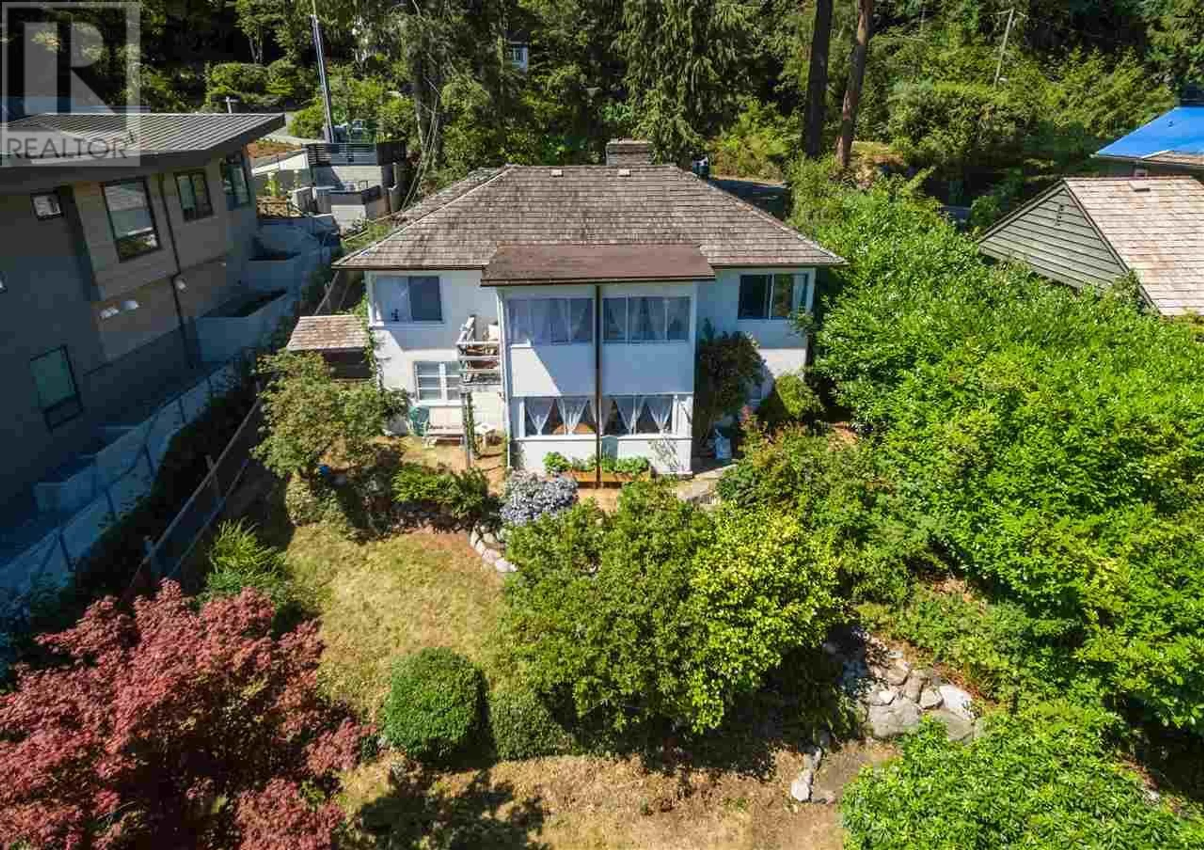 A pic from outside/outdoor area/front of a property/back of a property/a pic from drone, unknown for 3548 CREERY AVENUE, West Vancouver British Columbia V7V2M1