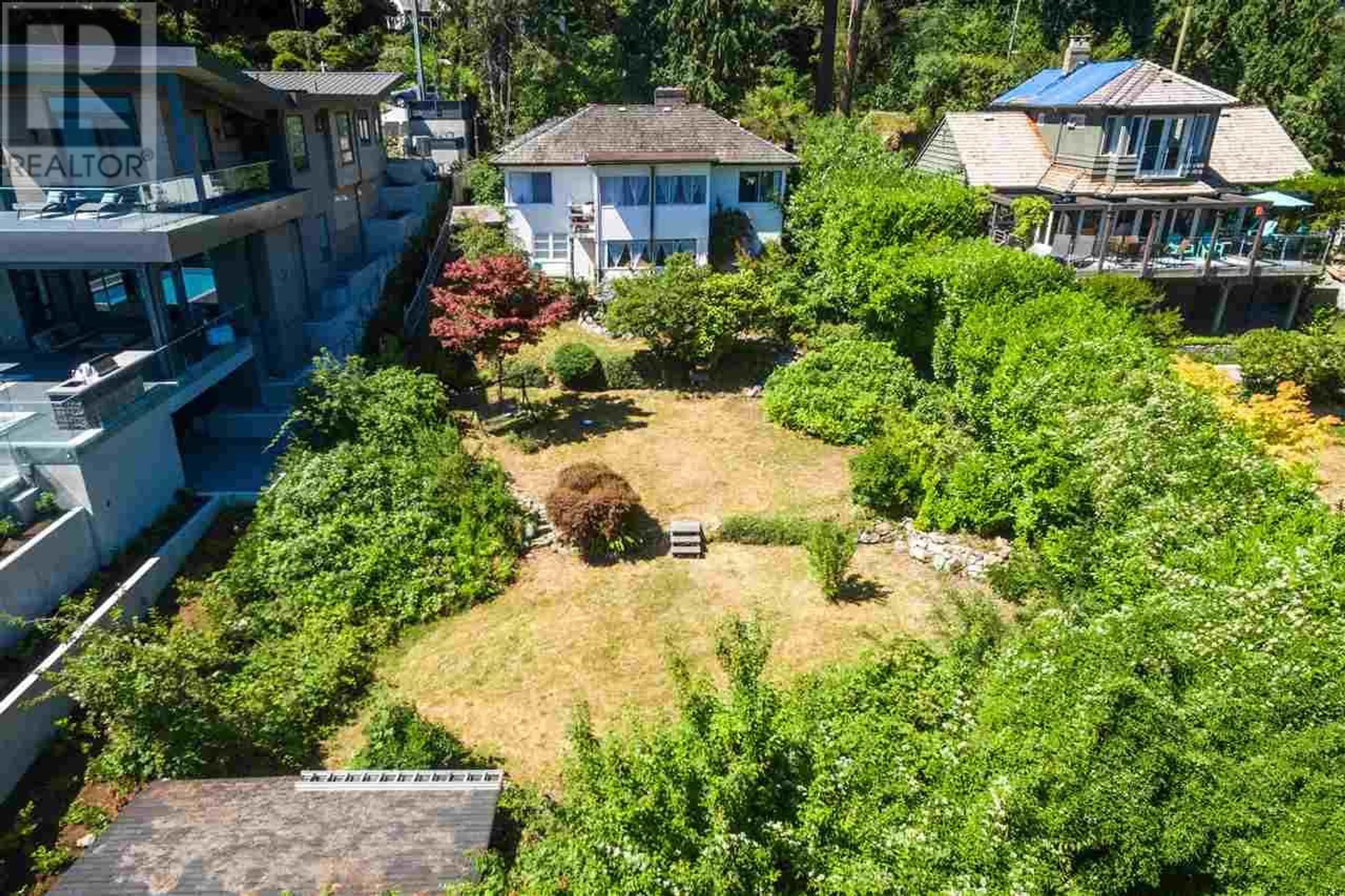 A pic from outside/outdoor area/front of a property/back of a property/a pic from drone, unknown for 3548 CREERY AVENUE, West Vancouver British Columbia V7V2M1