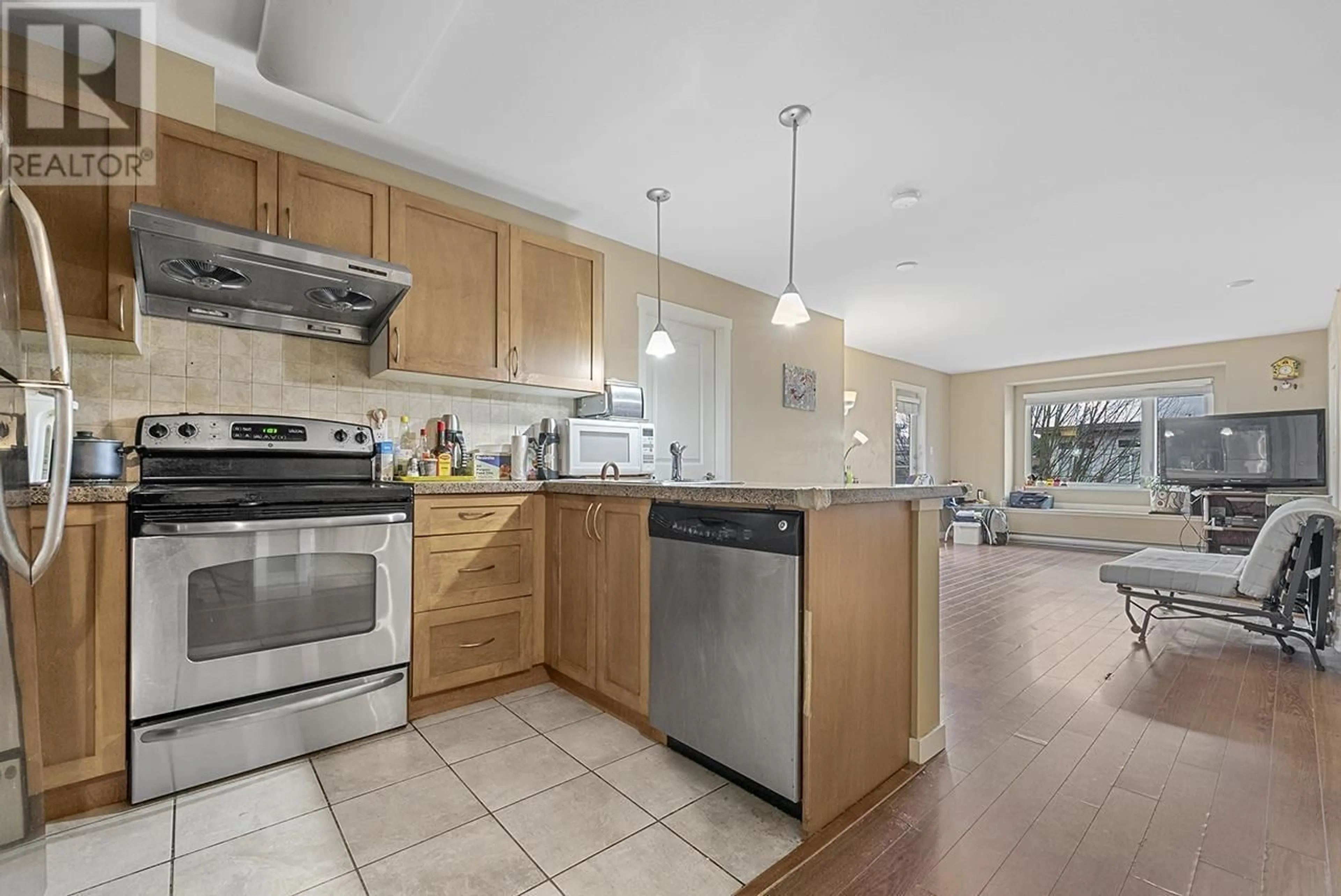 Open concept kitchen, unknown for PH10 2373 ATKINS AVENUE, Port Coquitlam British Columbia V3C1Y7