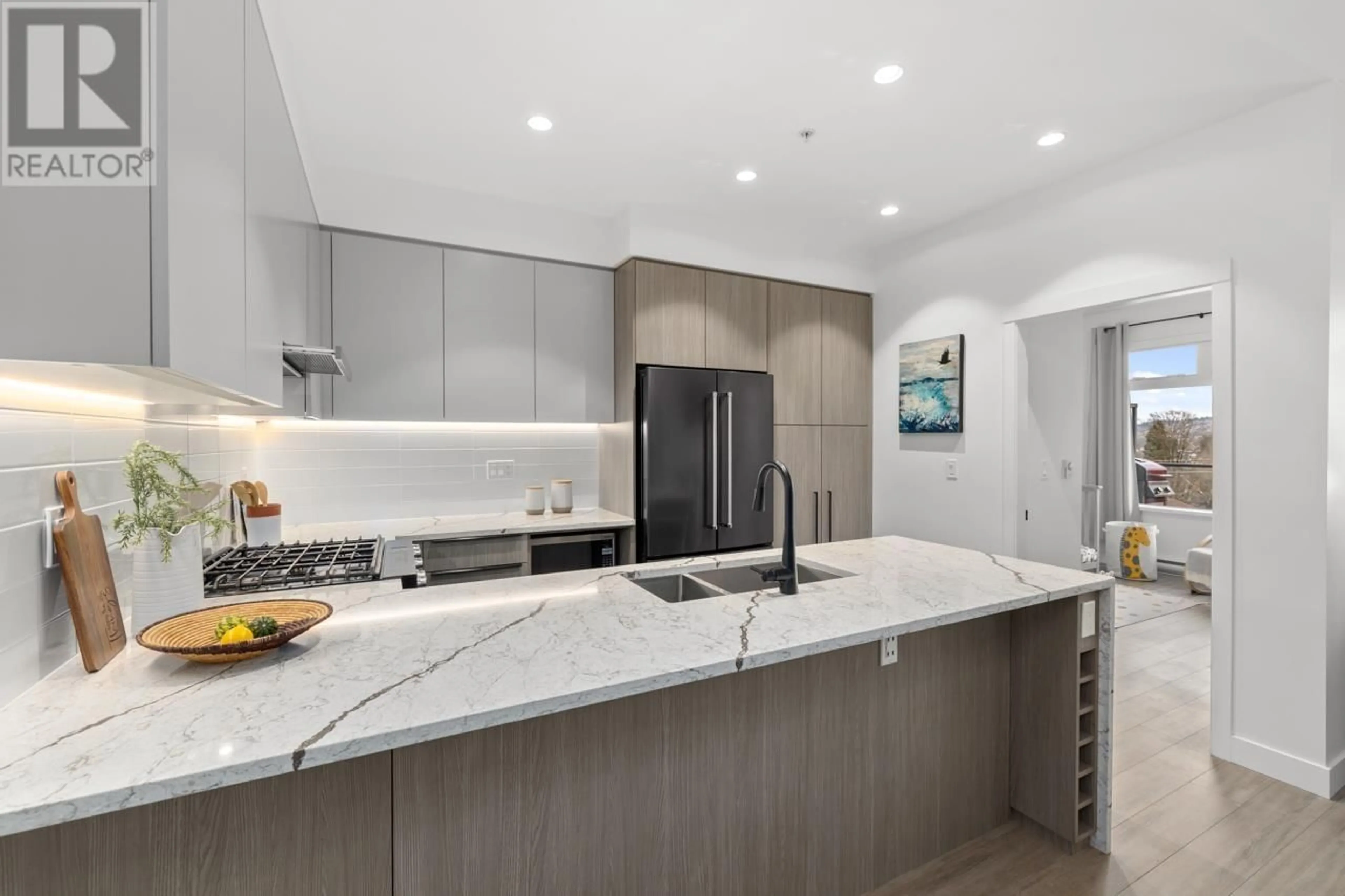 Contemporary kitchen, ceramic/tile floor for 402 2408 GRANT STREET, Vancouver British Columbia V5K3G4