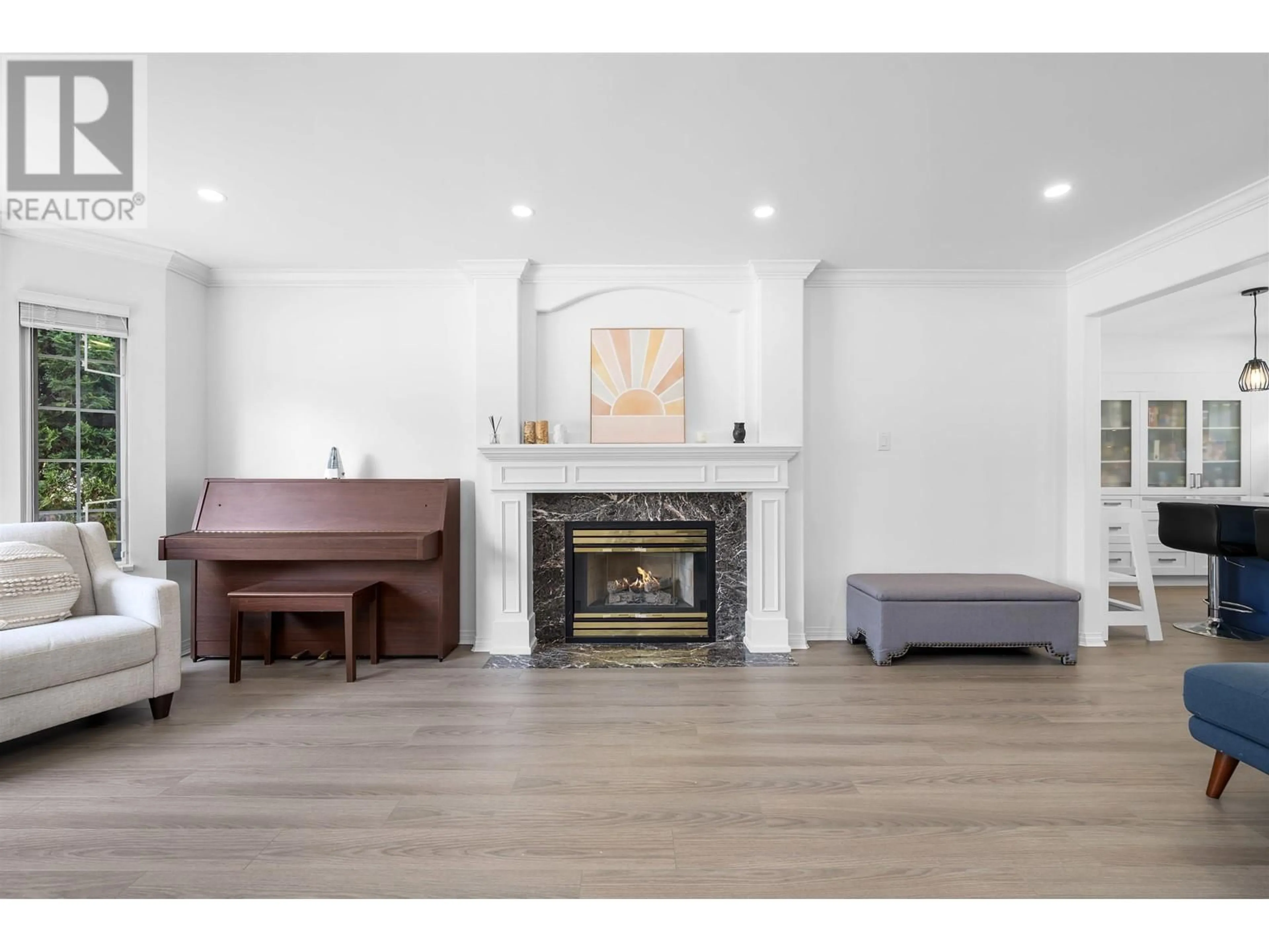 Living room with furniture, wood/laminate floor for 2140 GILMORE COURT, Richmond British Columbia V6X3S8