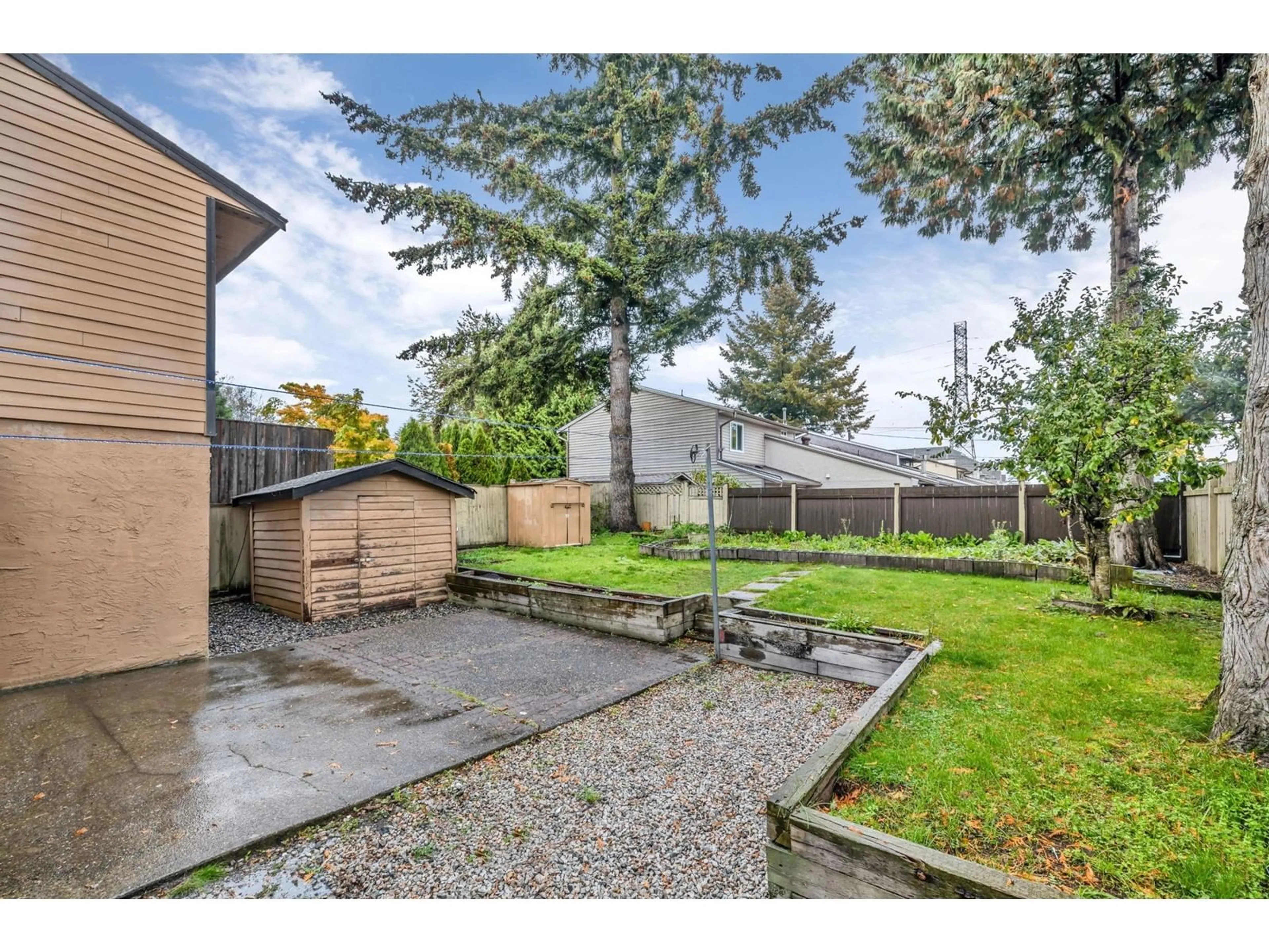 Patio, street for 7602 125 STREET, Surrey British Columbia V3W7W3