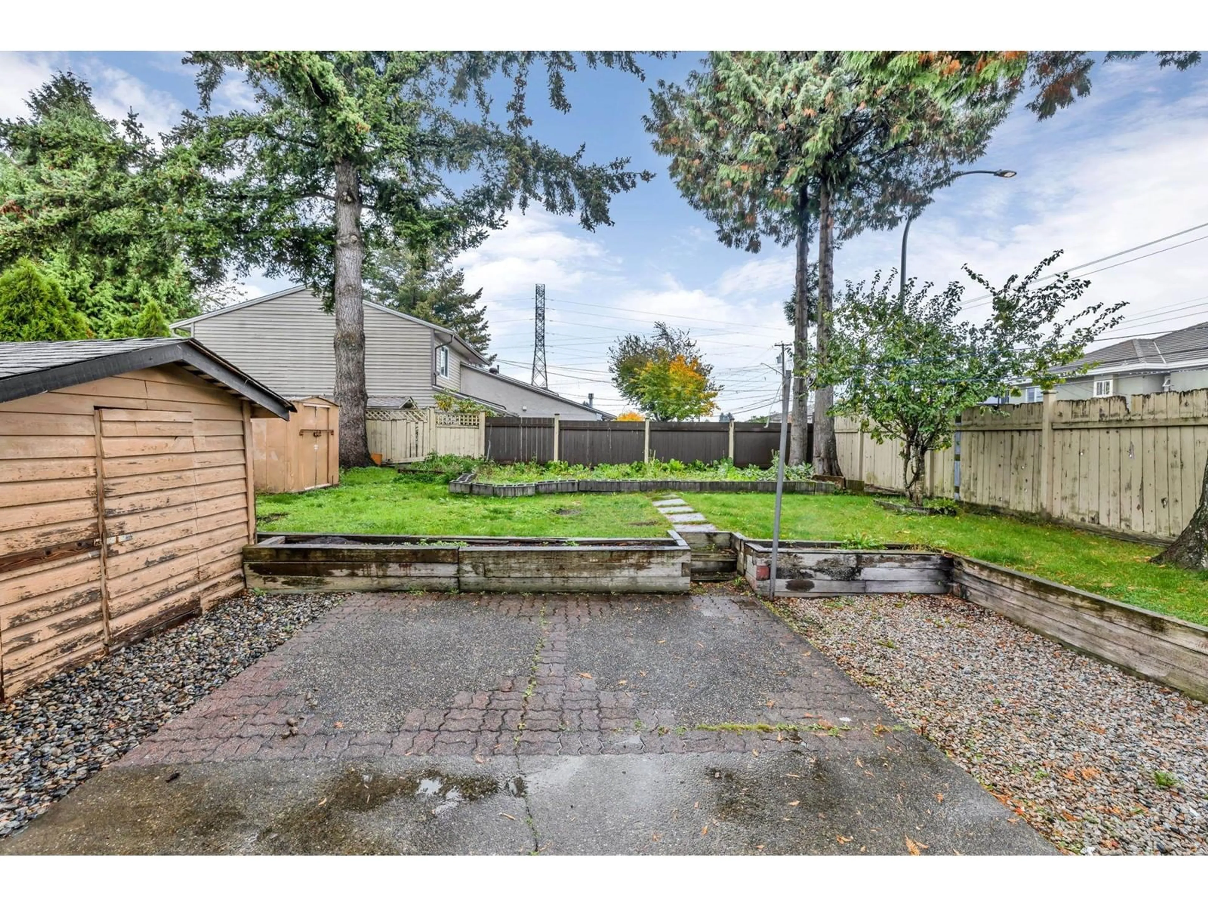 Patio, street for 7602 125 STREET, Surrey British Columbia V3W7W3