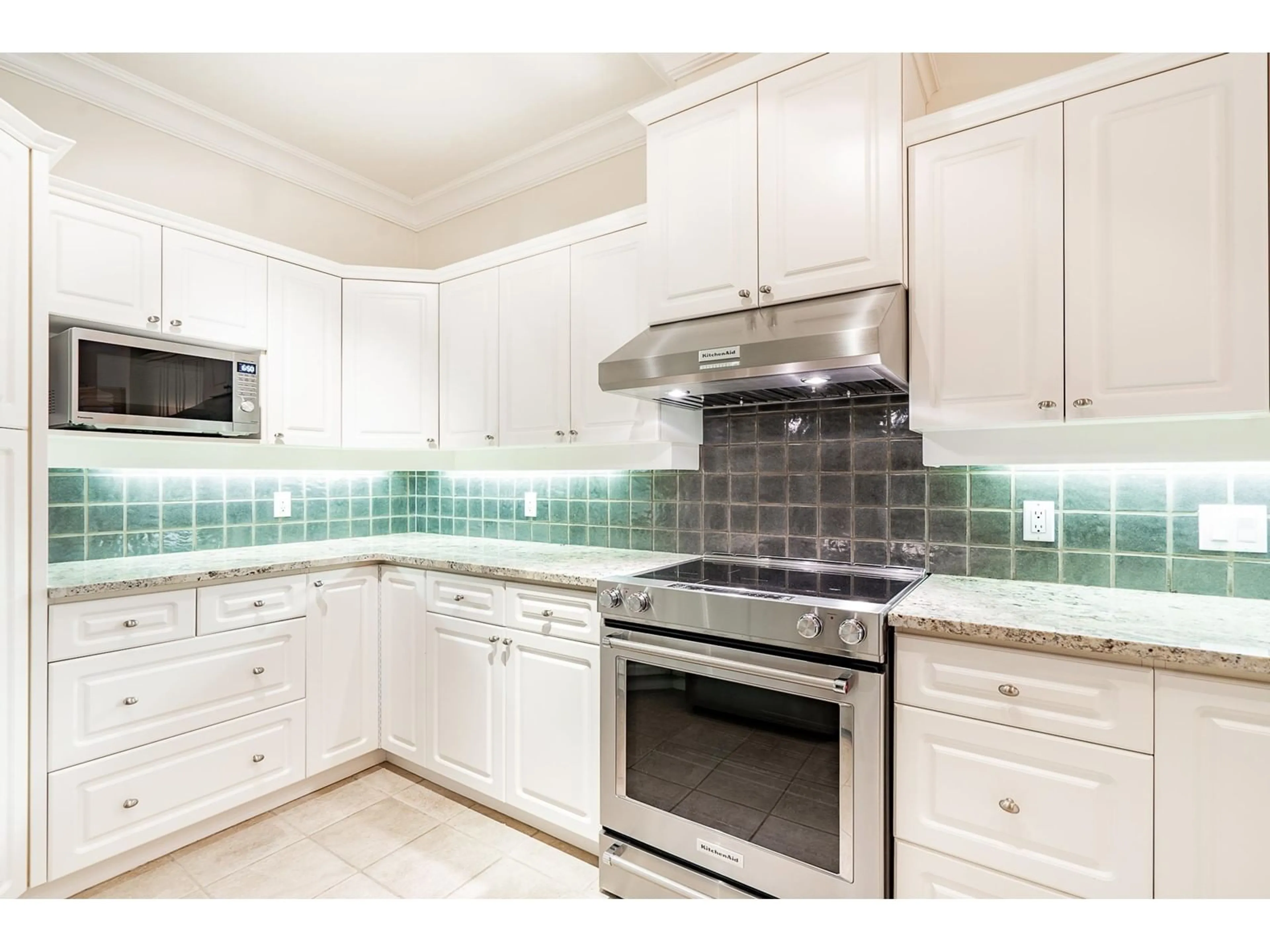 Standard kitchen, ceramic/tile floor for 93 15500 ROSEMARY HEIGHTS CRESCENT, Surrey British Columbia V3Z0K1