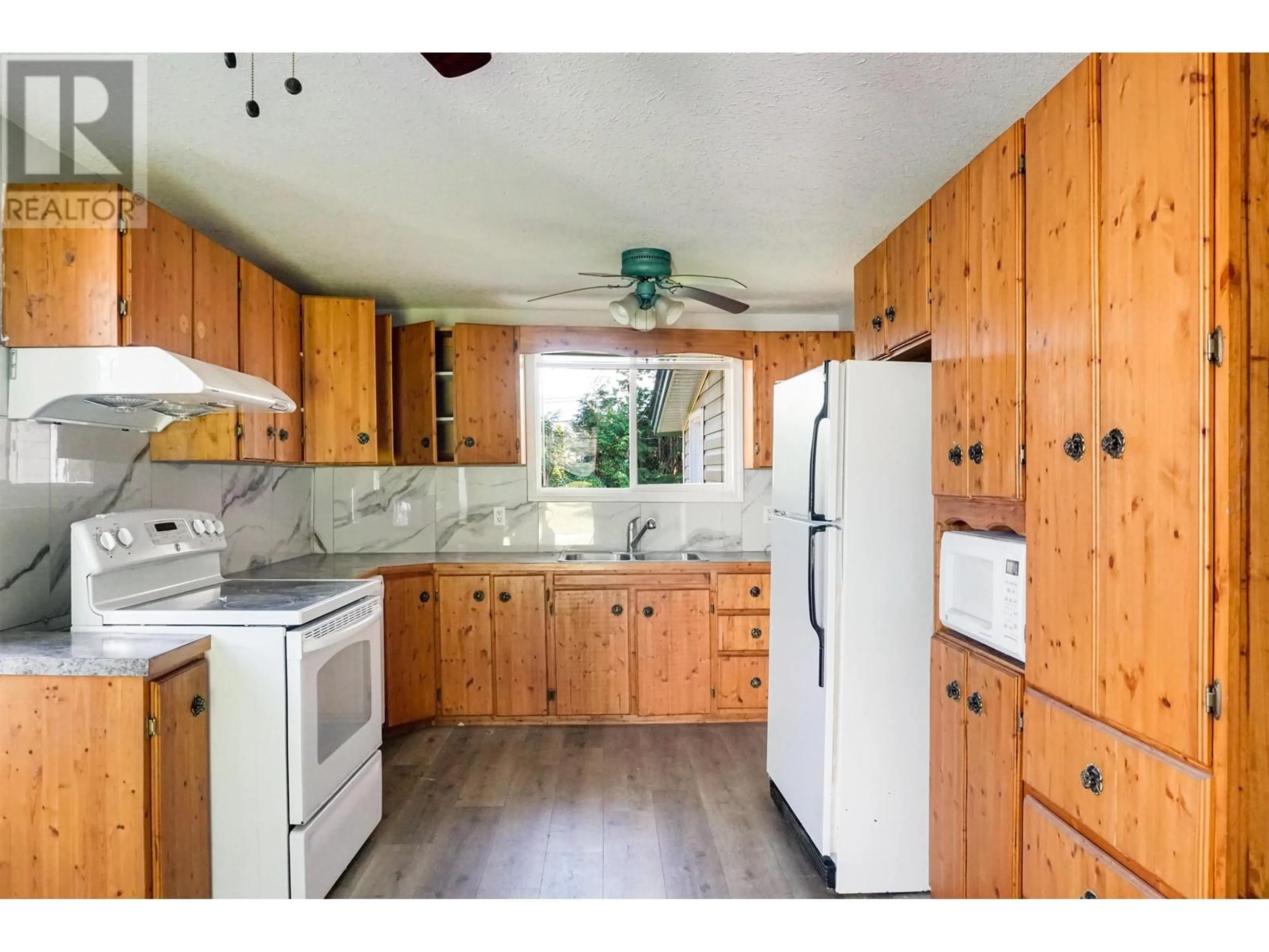 Standard kitchen, unknown for 15 SAGUENAY STREET, Kitimat British Columbia V8C1W7