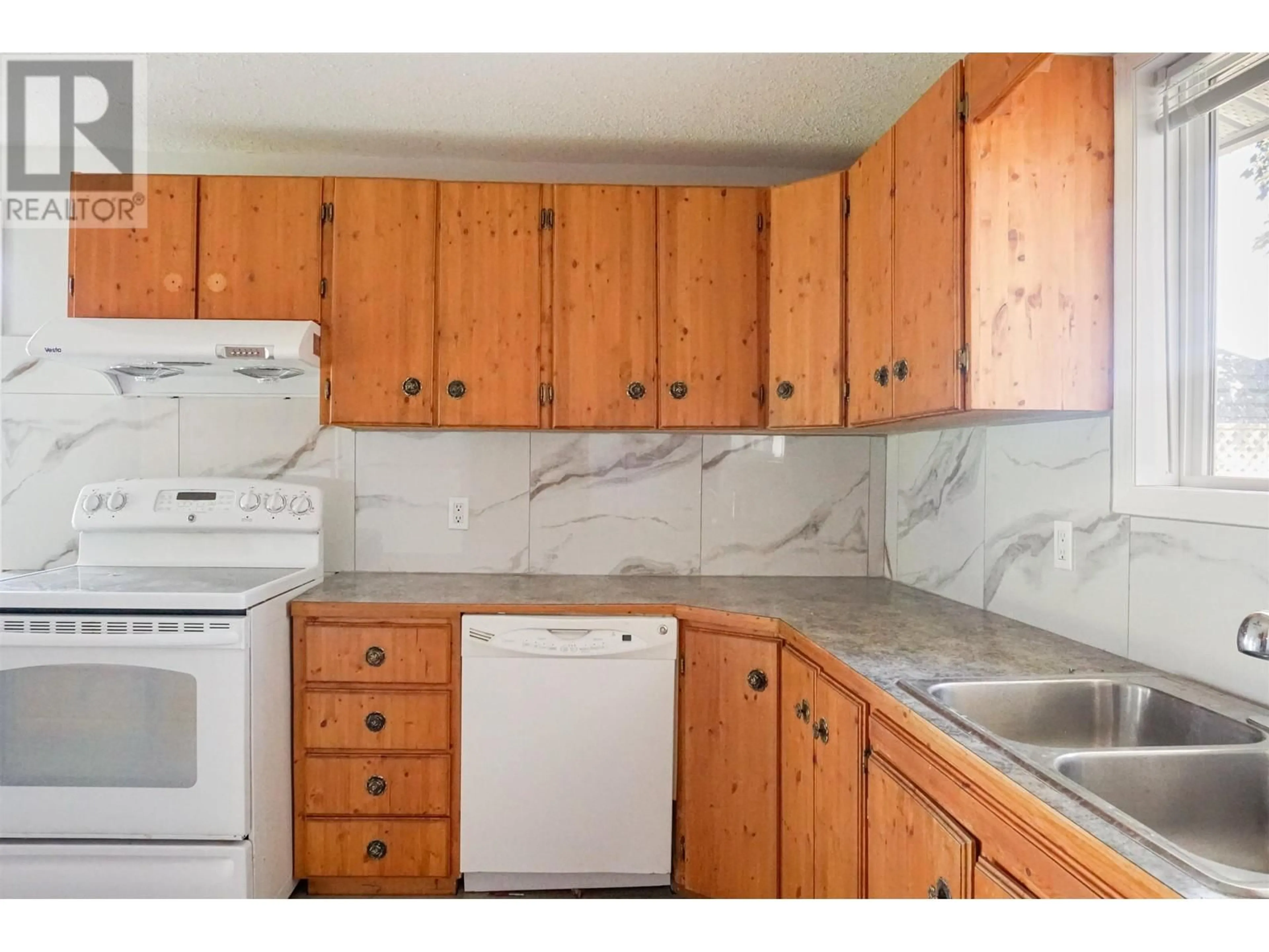 Standard kitchen, unknown for 15 SAGUENAY STREET, Kitimat British Columbia V8C1W7