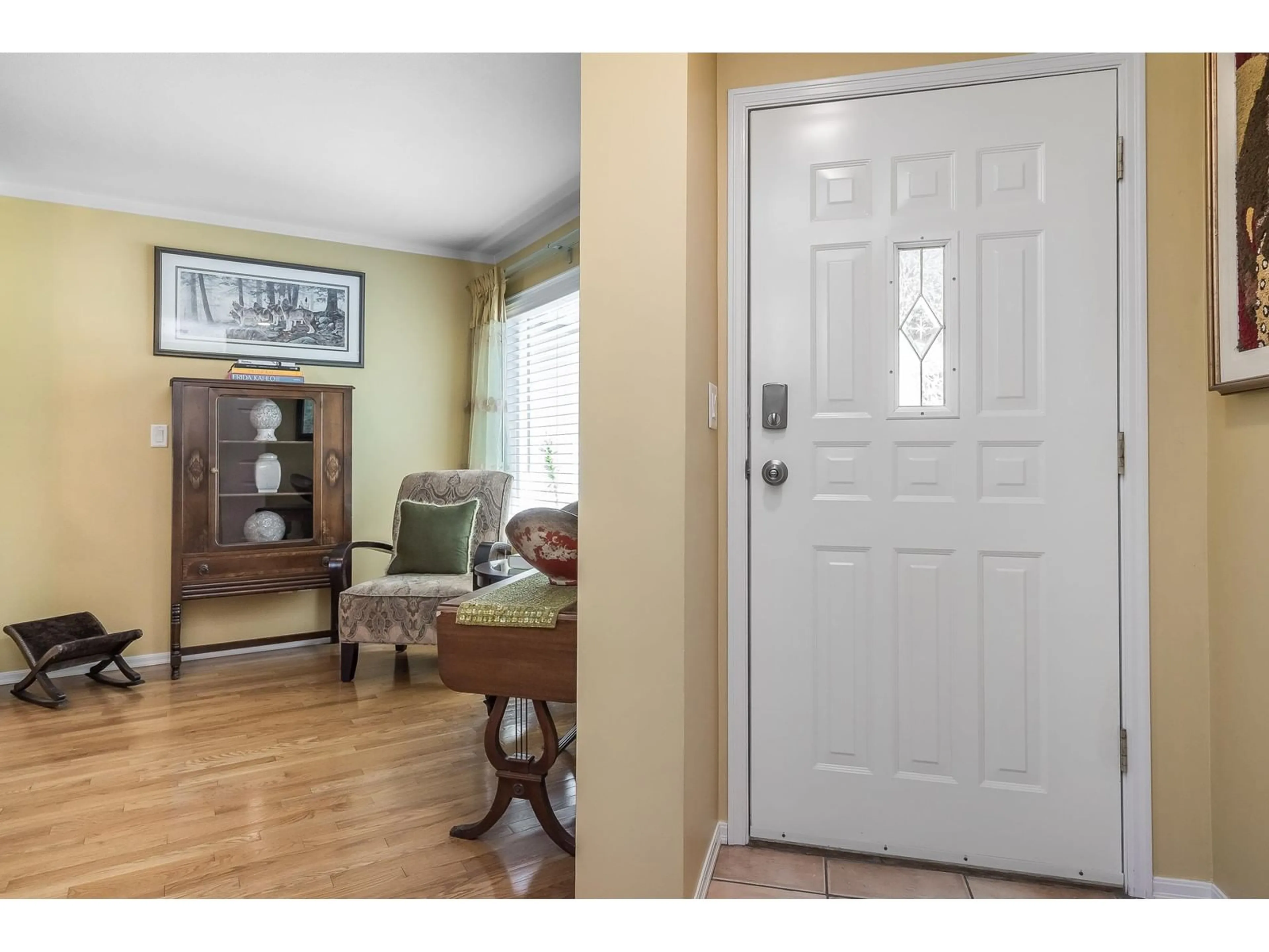 Indoor entryway for 8390 CENTRE, Delta British Columbia V4C3X4