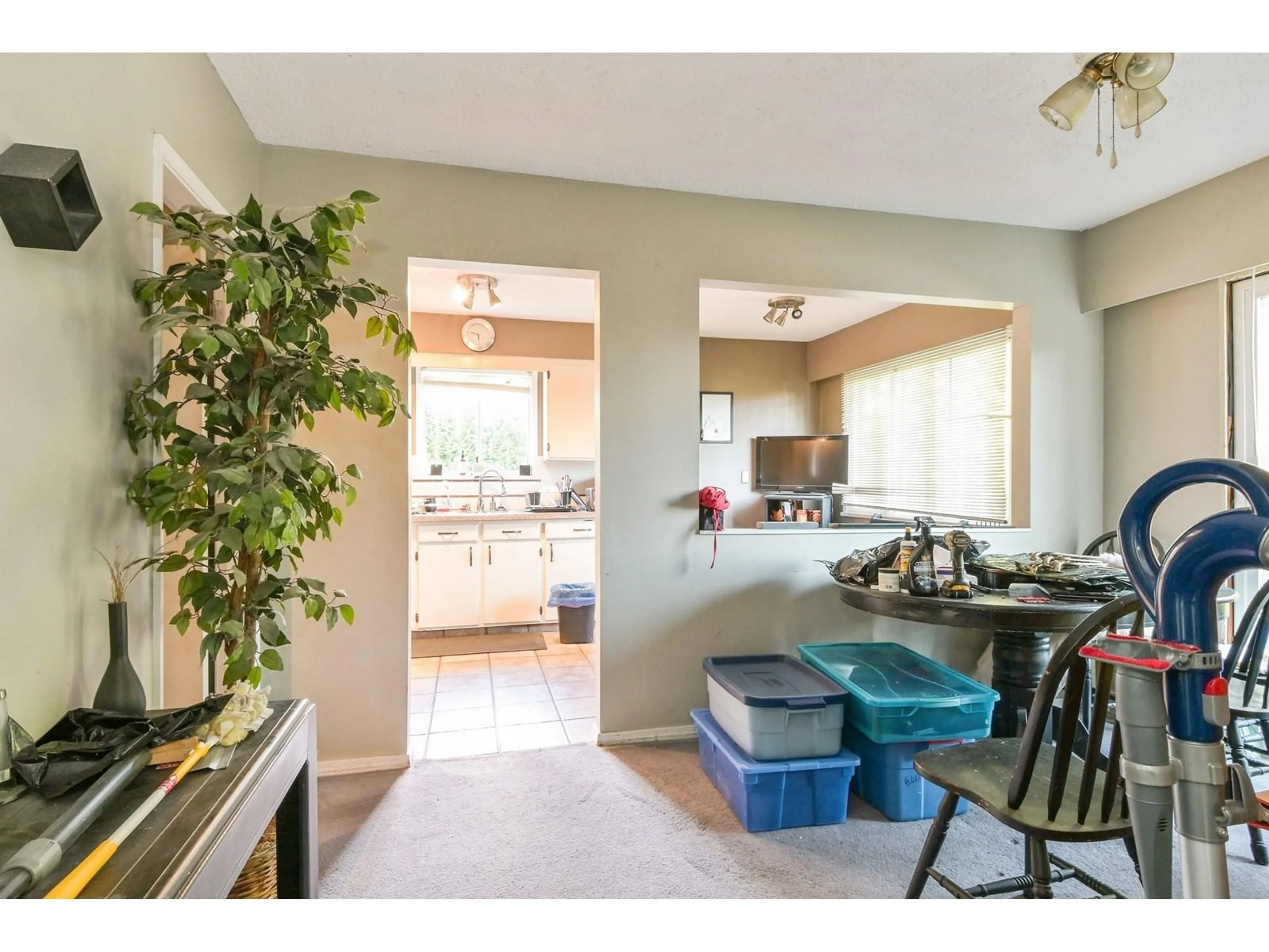 Open concept kitchen, unknown for 1543 LEE STREET, White Rock British Columbia V4B4R1