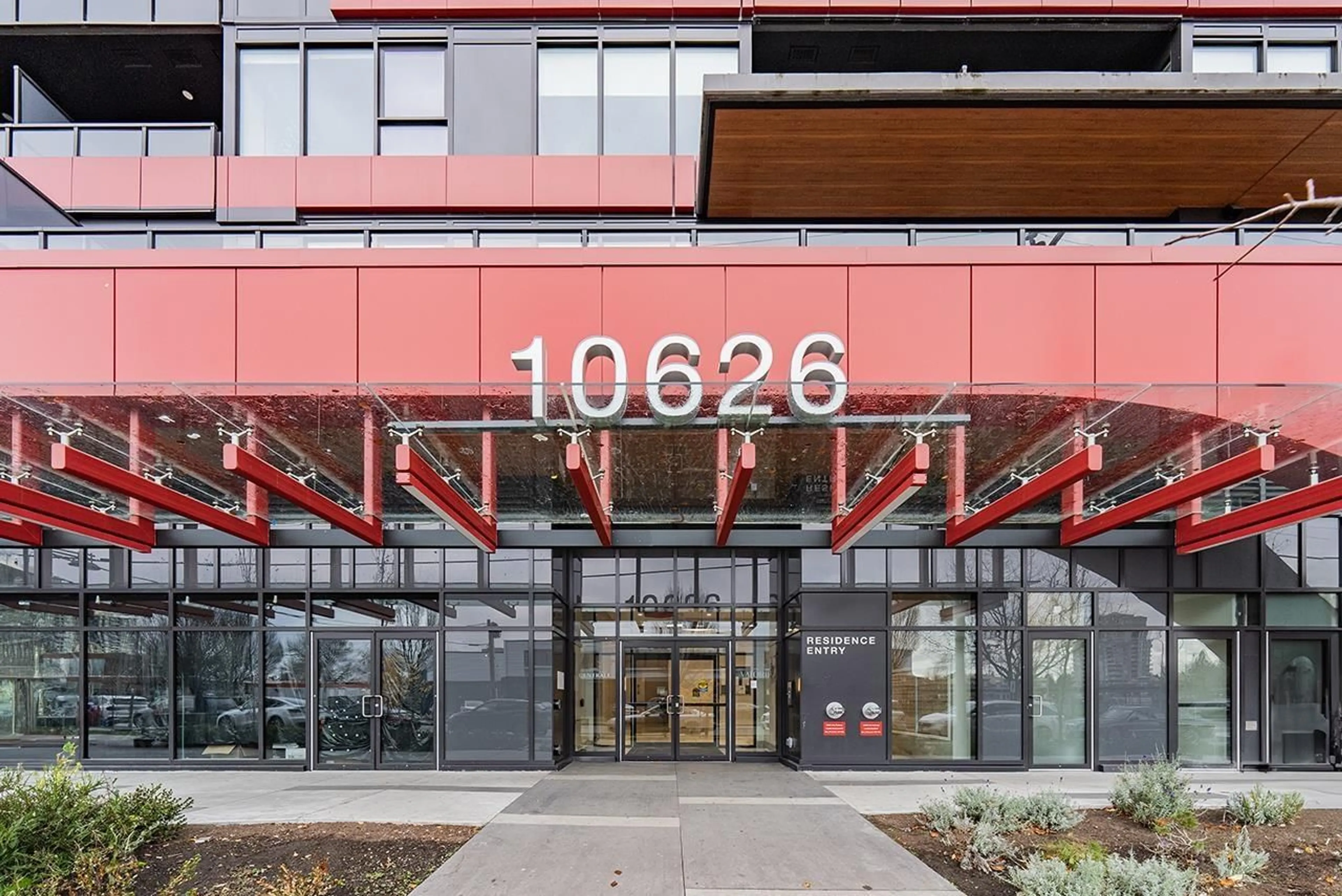 Indoor foyer for 805 10626 CITY PARKWAY, Surrey British Columbia V3T0S3