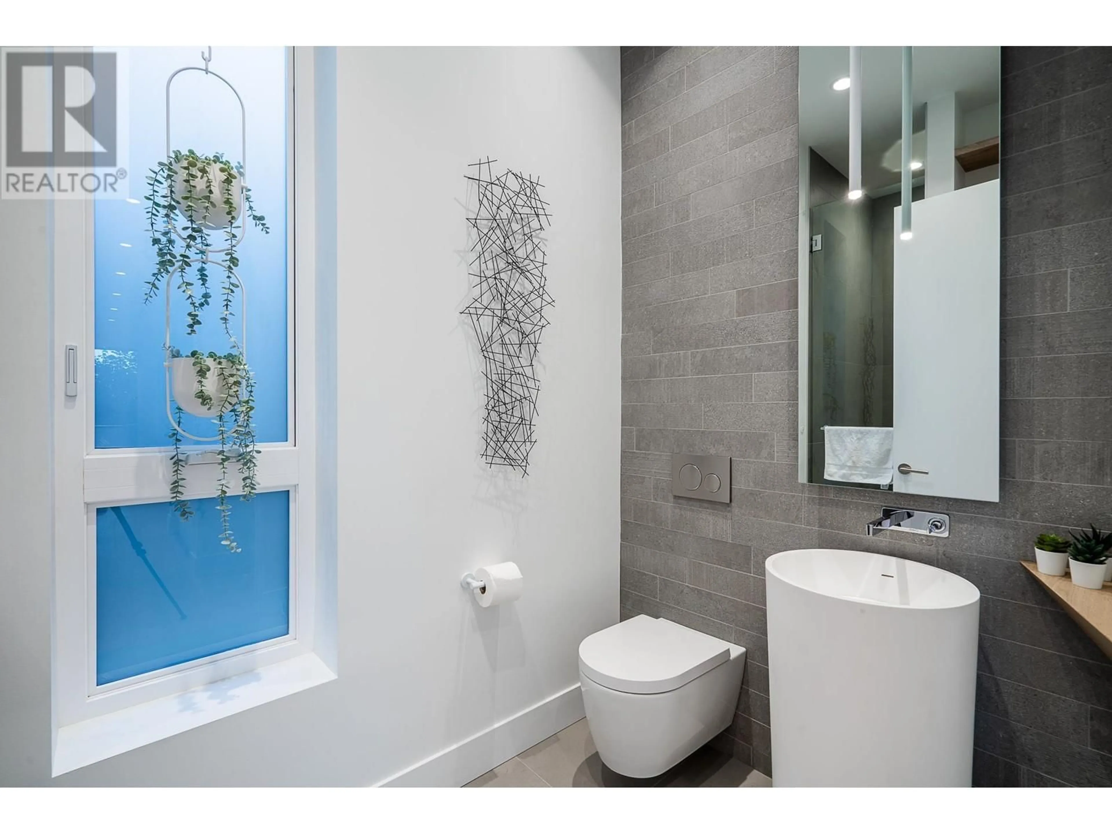 Contemporary bathroom, ceramic/tile floor for 4415 STONE CRESCENT, West Vancouver British Columbia V7W1B8