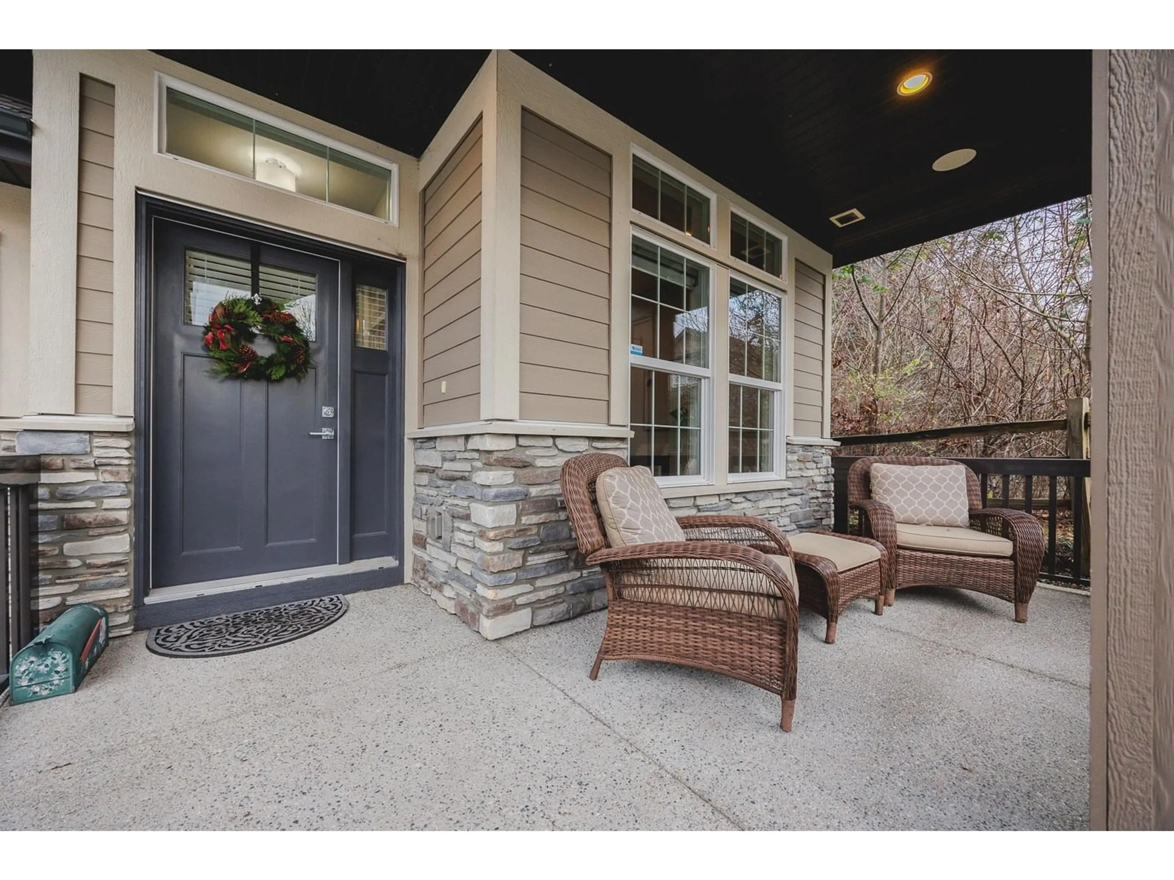 Indoor entryway for 18055 67A AVENUE, Surrey British Columbia V3S7H7