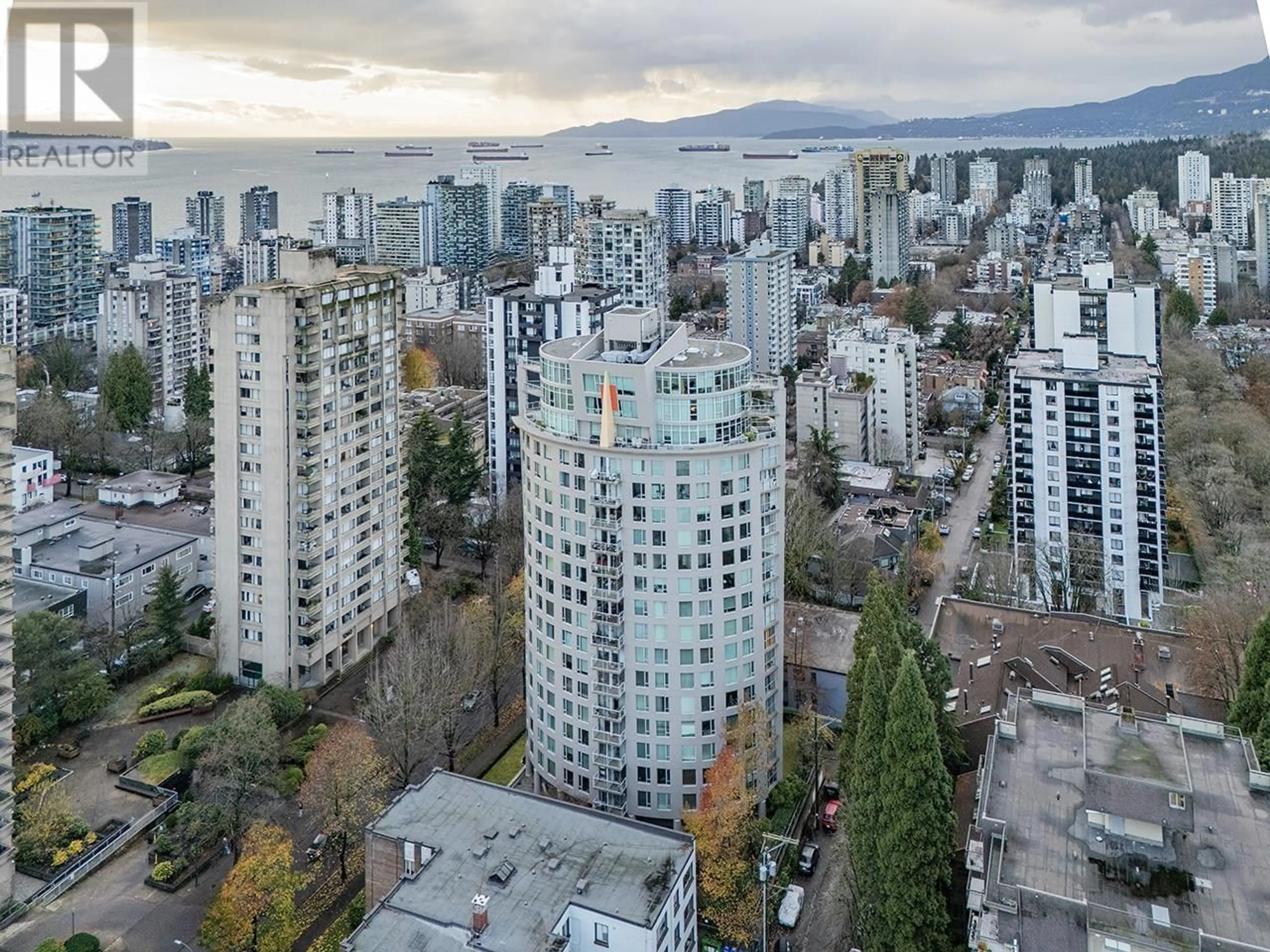 A pic from outside/outdoor area/front of a property/back of a property/a pic from drone, city buildings view from balcony for 1306 1277 NELSON STREET, Vancouver British Columbia V6E4M8