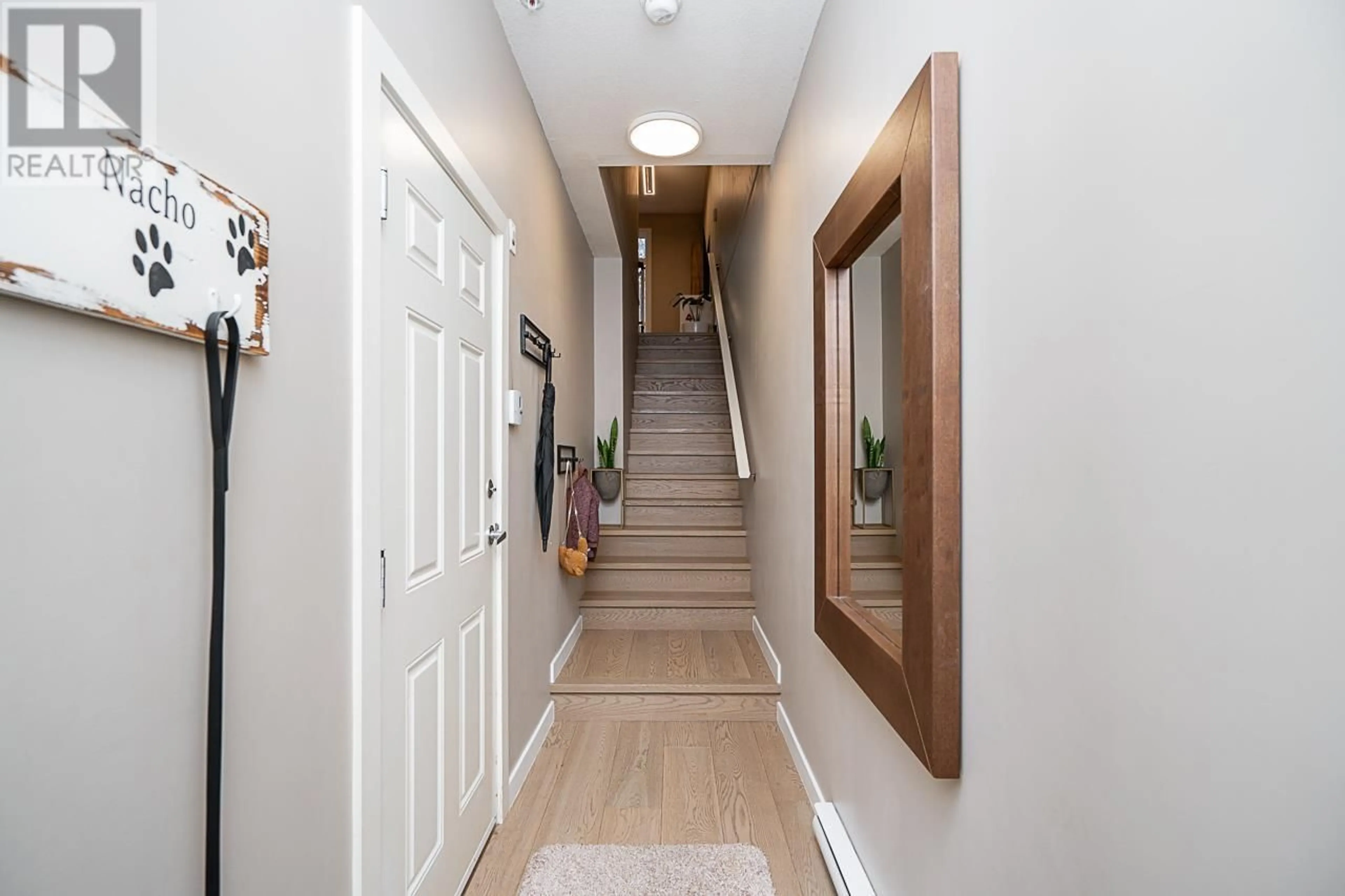 Indoor entryway for 20 550 BROWNING PLACE, North Vancouver British Columbia V7H3A9