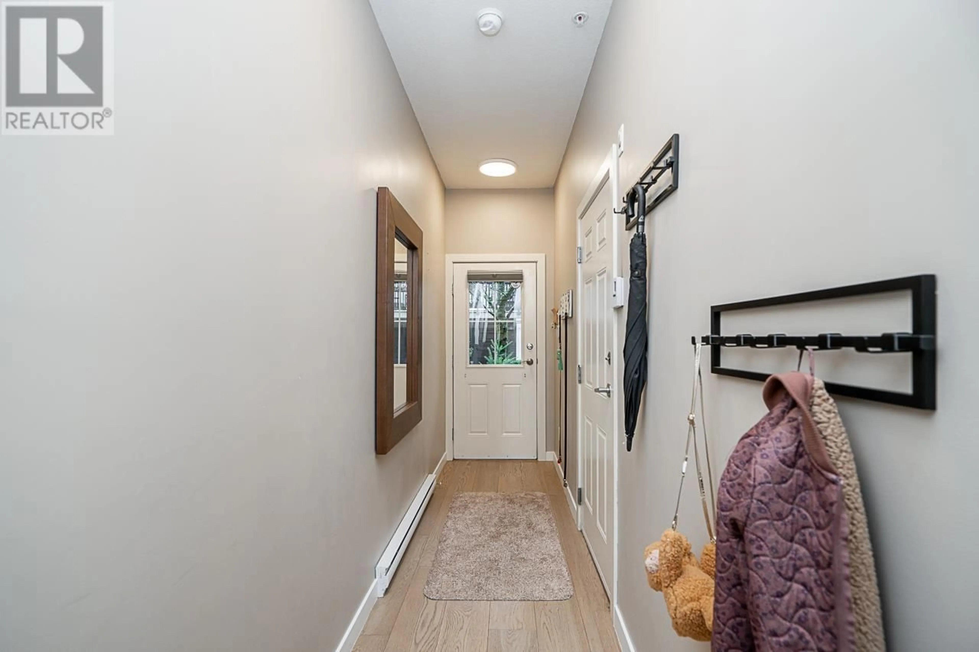 Indoor entryway for 20 550 BROWNING PLACE, North Vancouver British Columbia V7H3A9